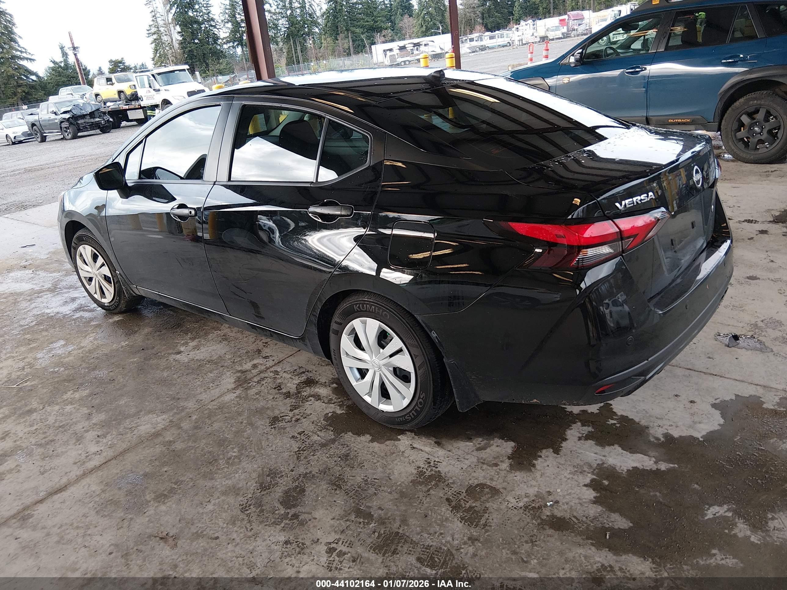 NISSAN VERSA image 3