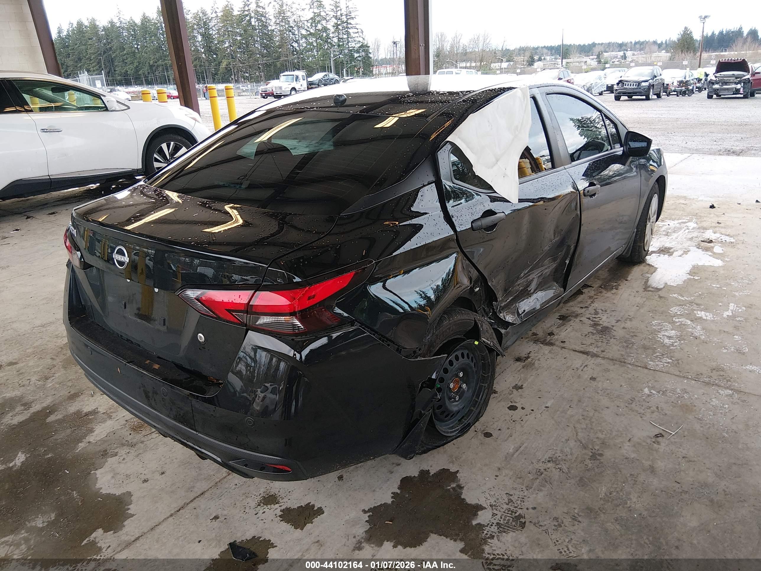 NISSAN VERSA image 4