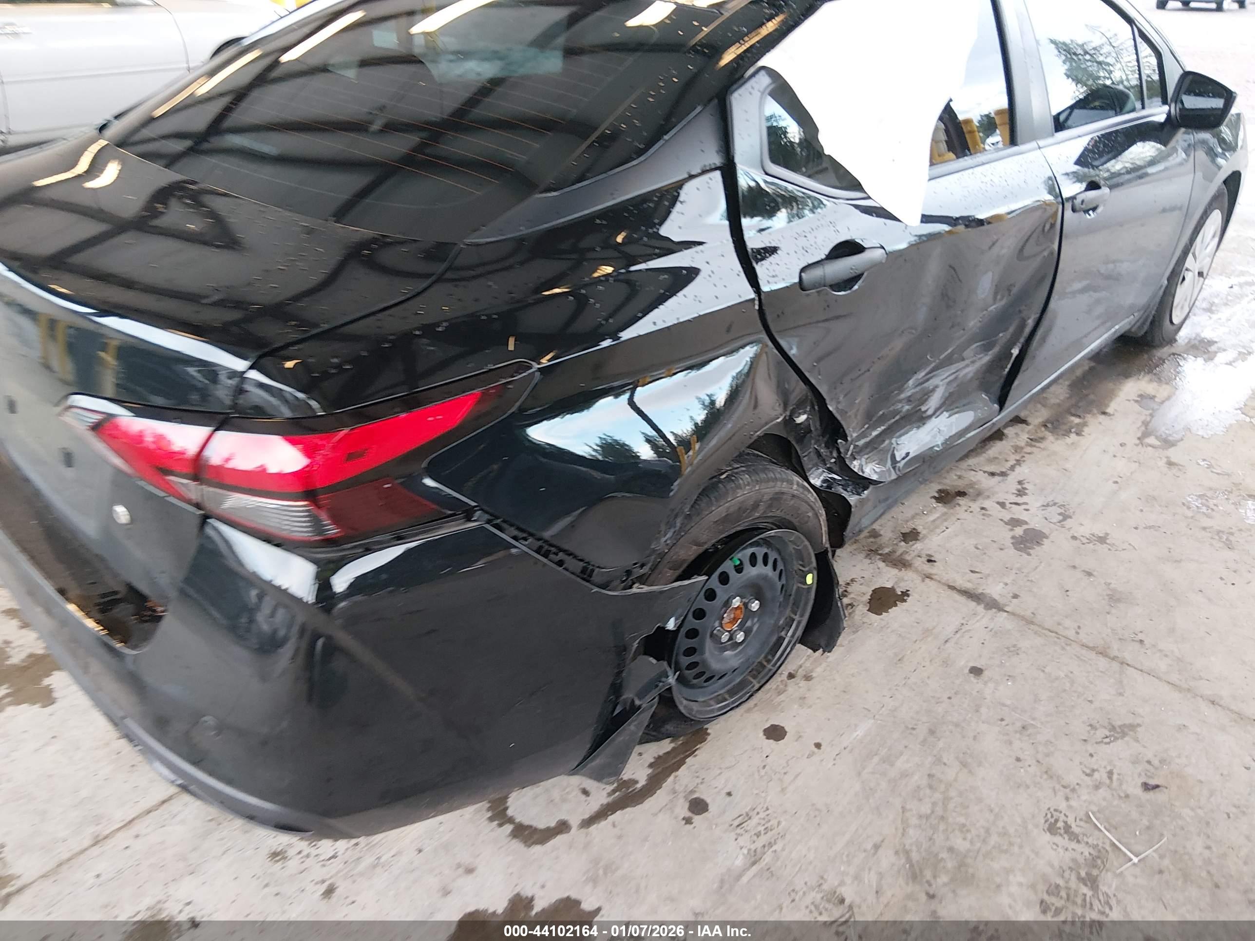 NISSAN VERSA image 6