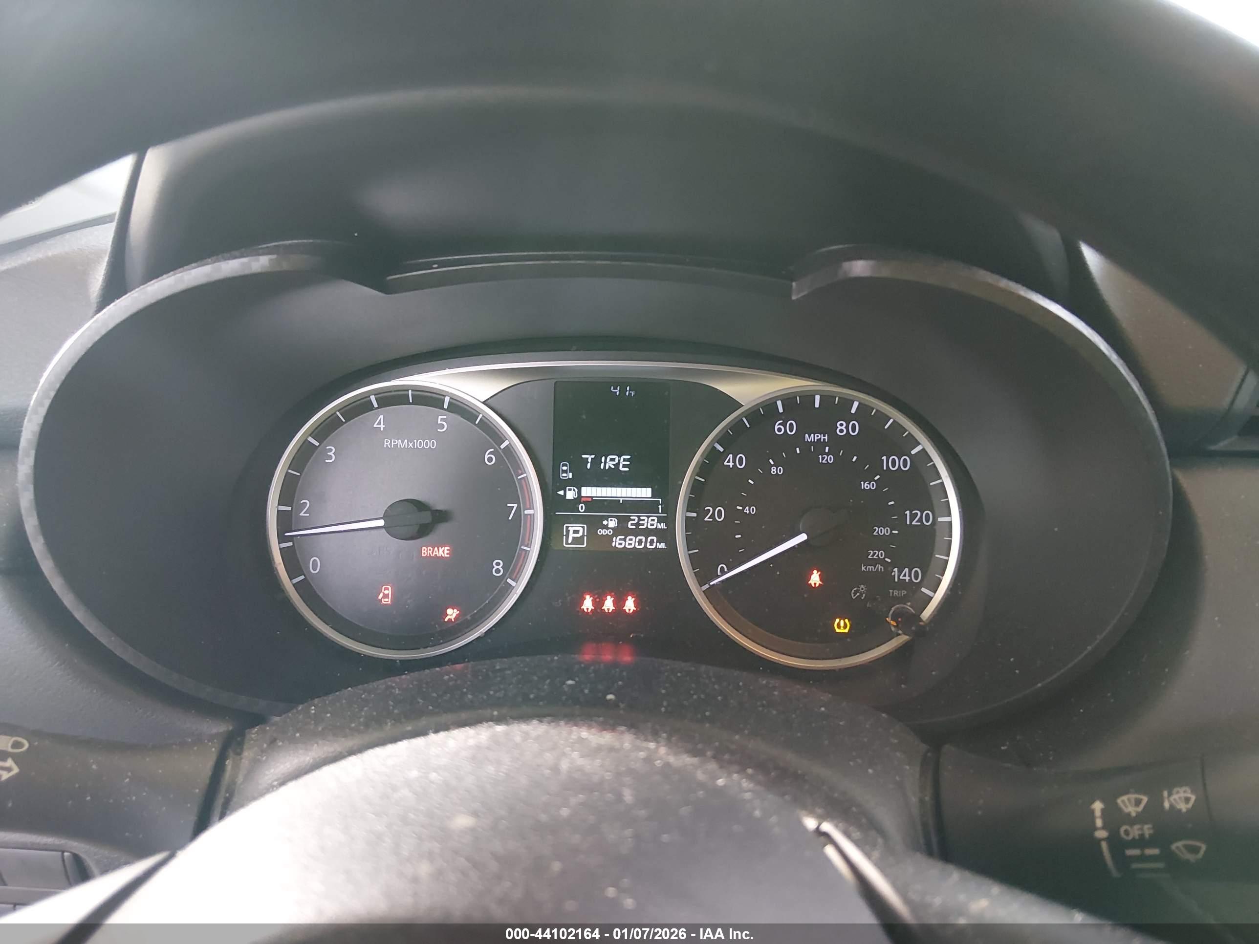 NISSAN VERSA image 7
