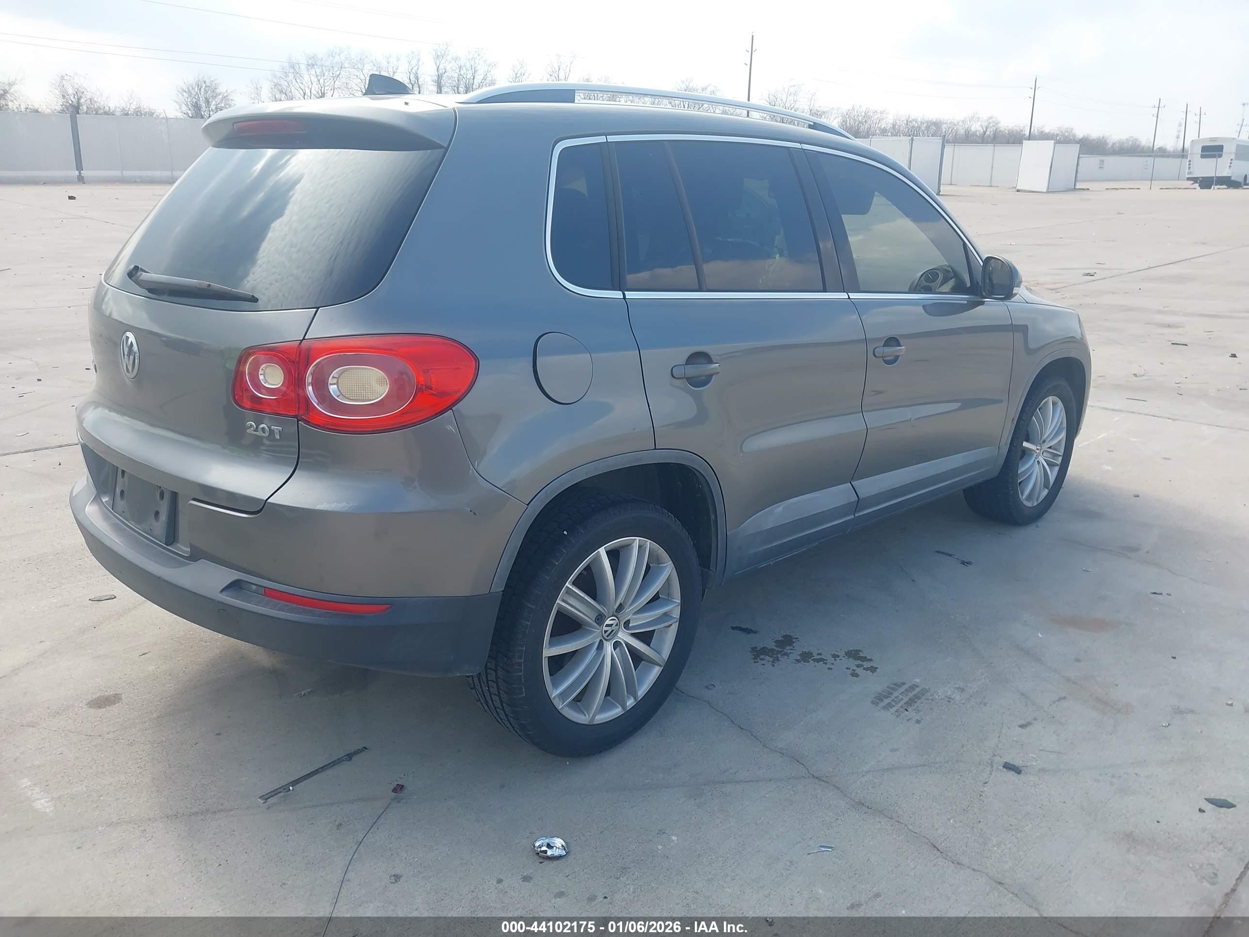 VOLKSWAGEN TIGUAN image 4