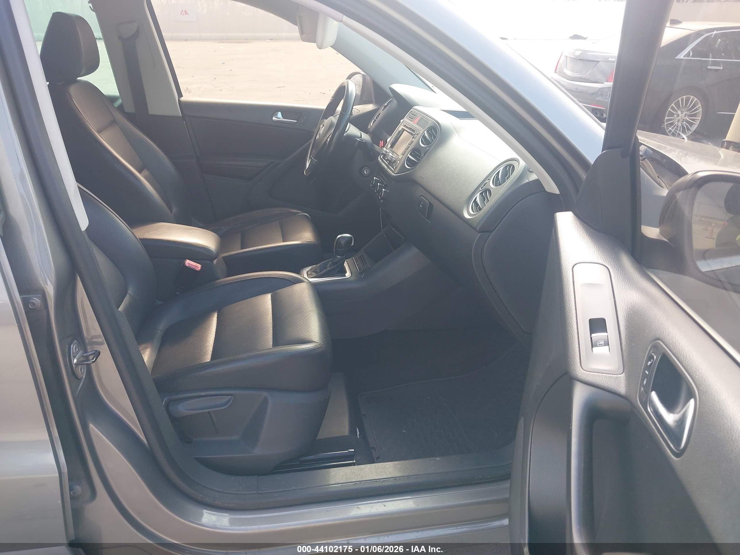 VOLKSWAGEN TIGUAN image 5