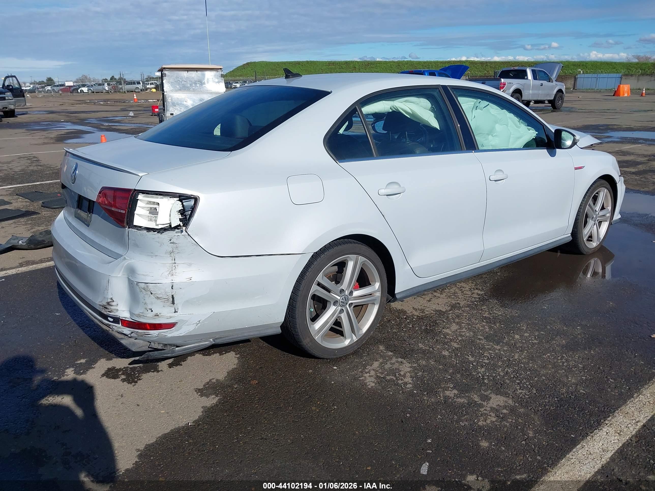 VOLKSWAGEN JETTA image 4