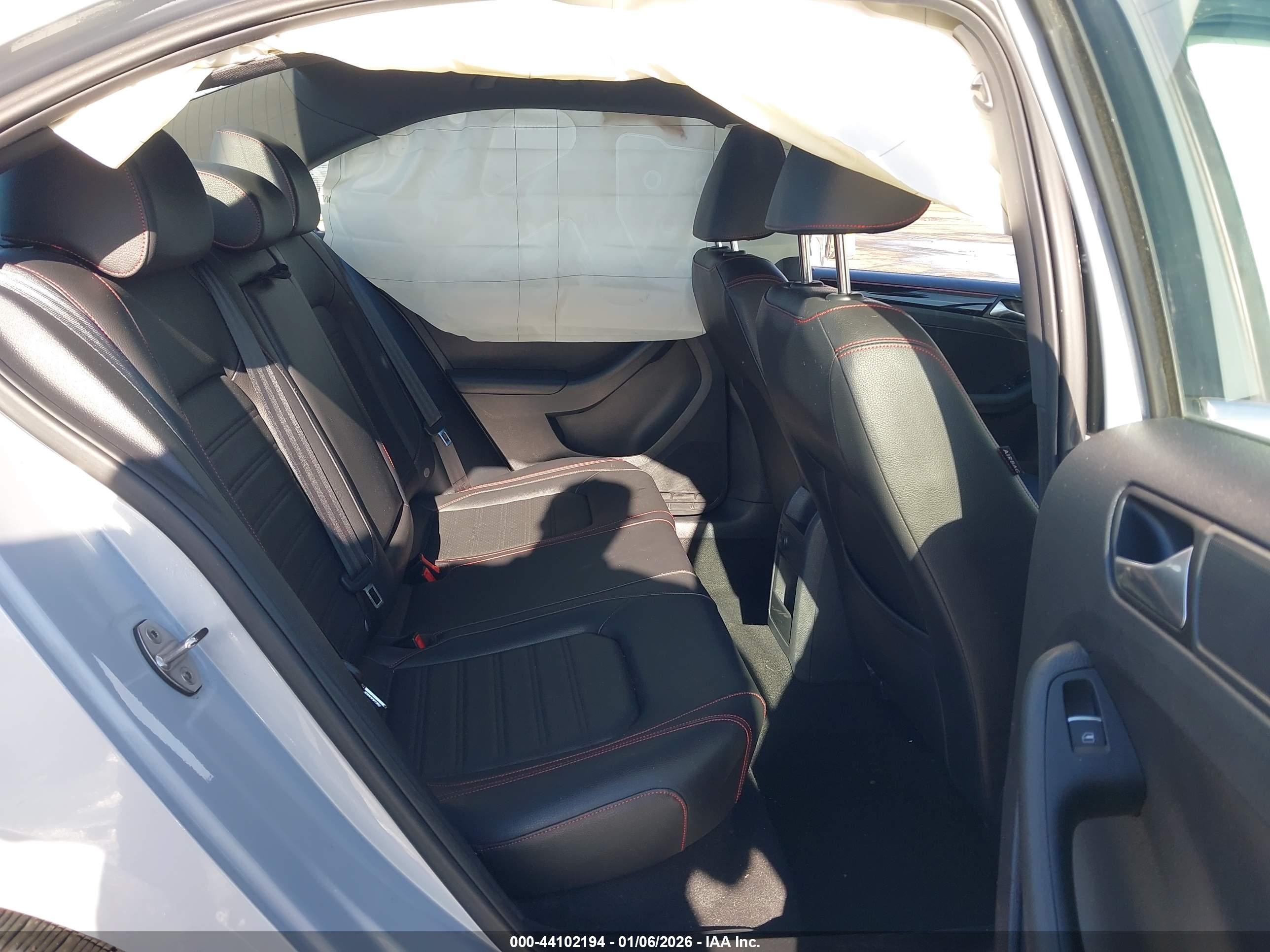 VOLKSWAGEN JETTA image 8
