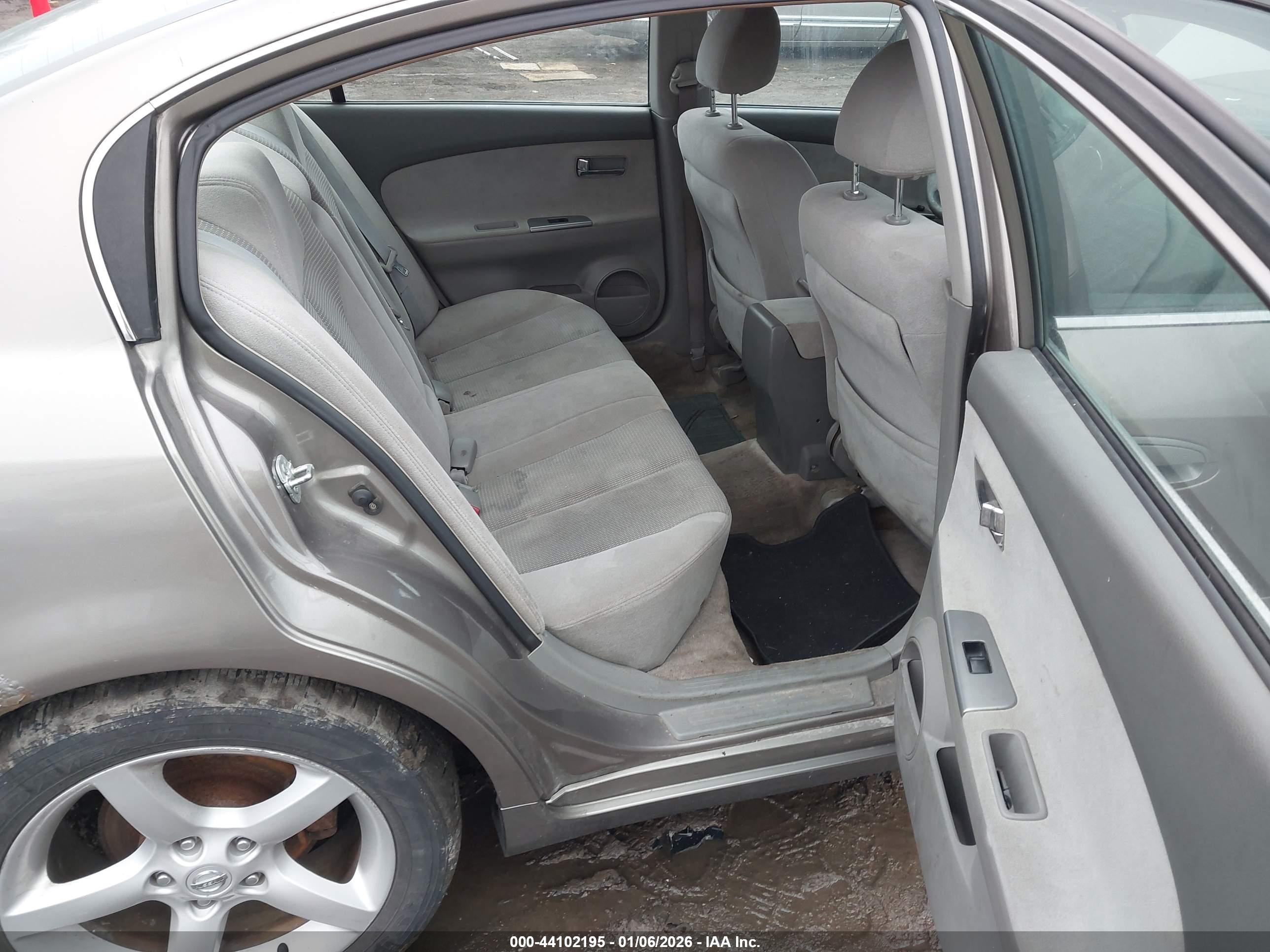 NISSAN ALTIMA image 8