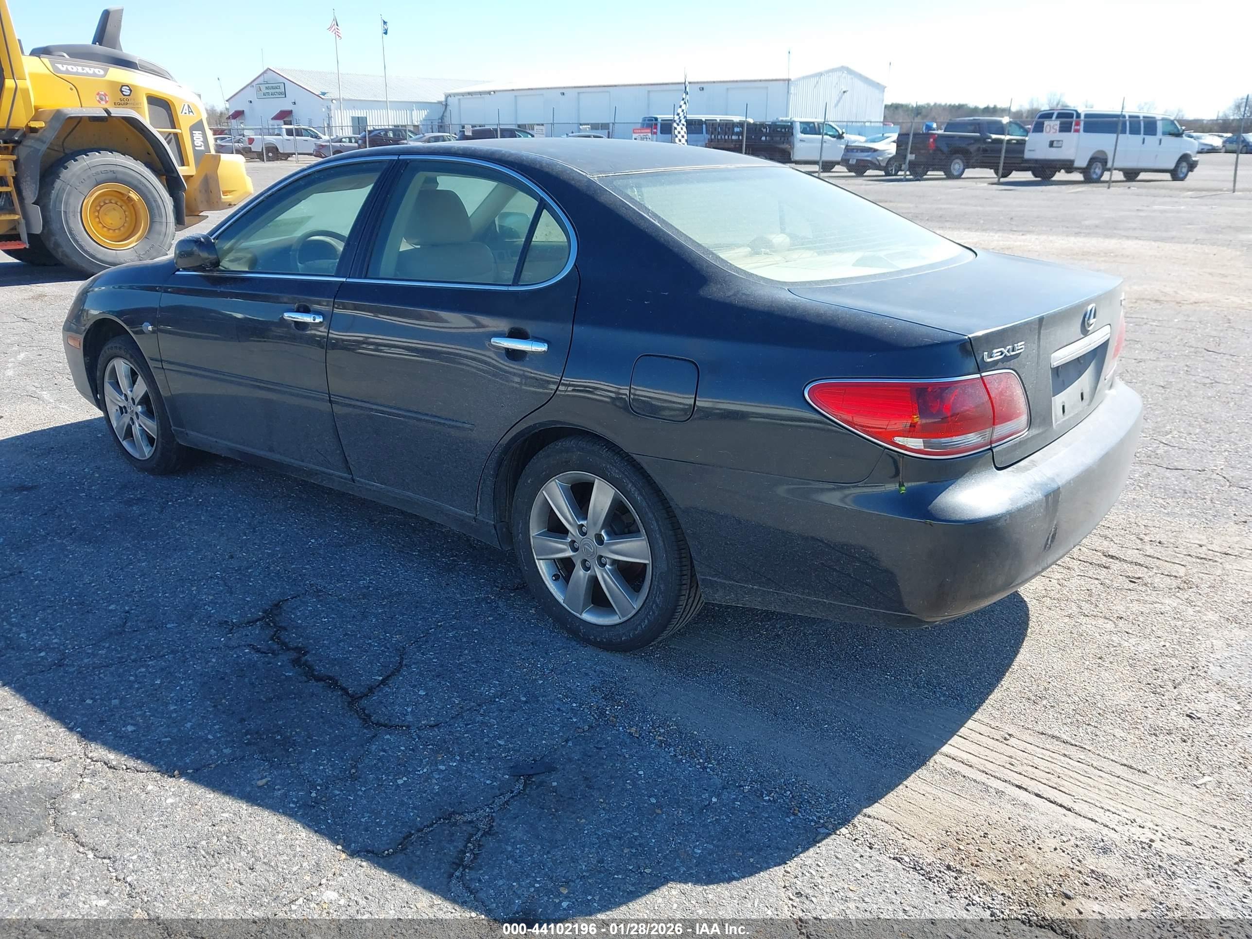 LEXUS ES image 3