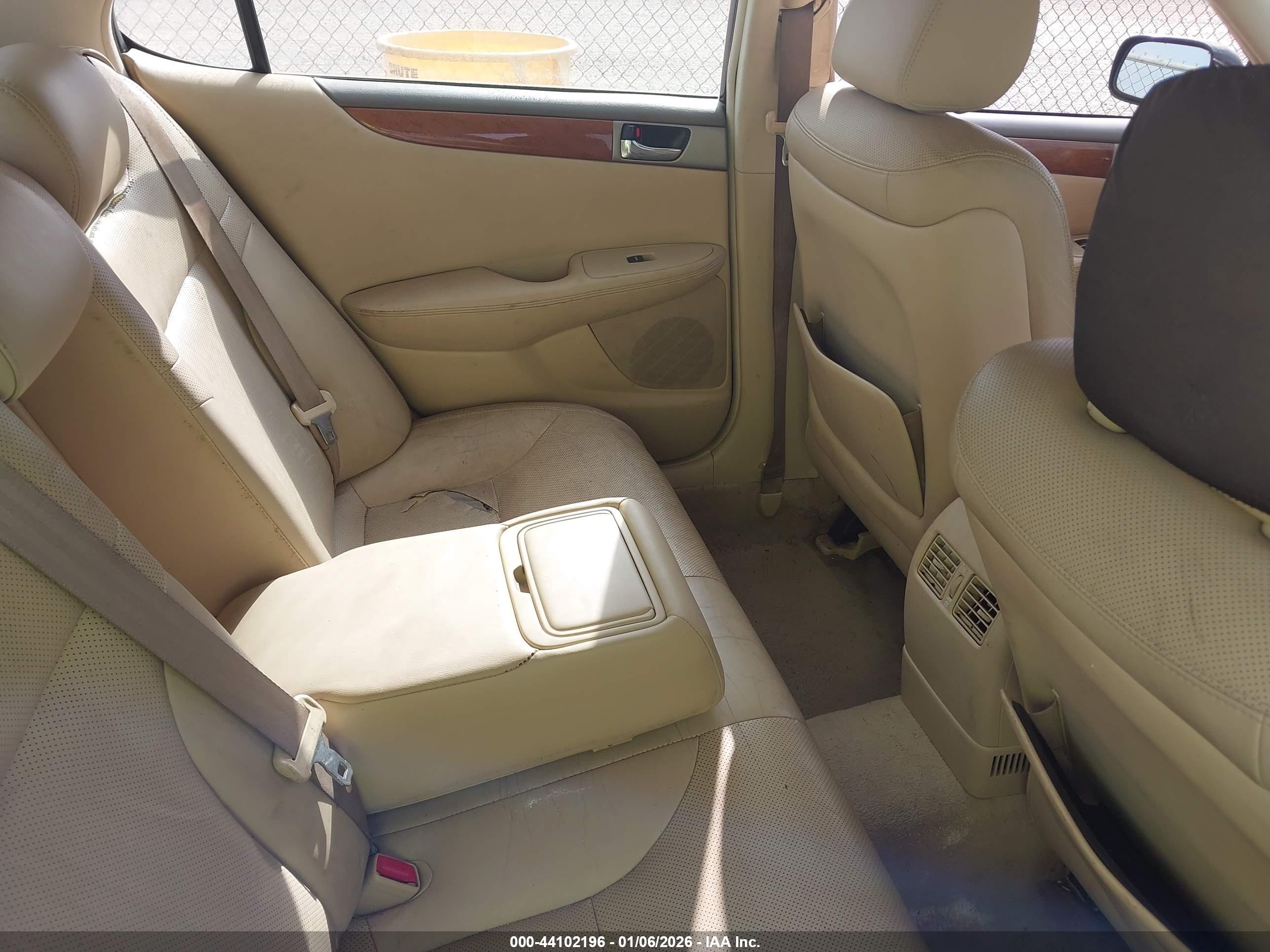 LEXUS ES image 8