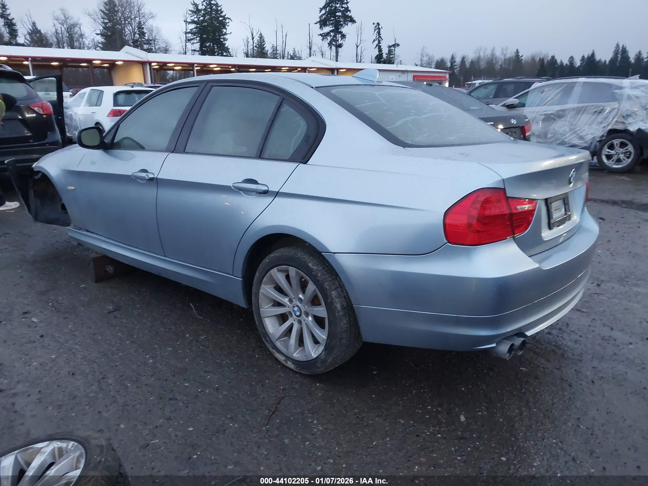 BMW 328I image 3