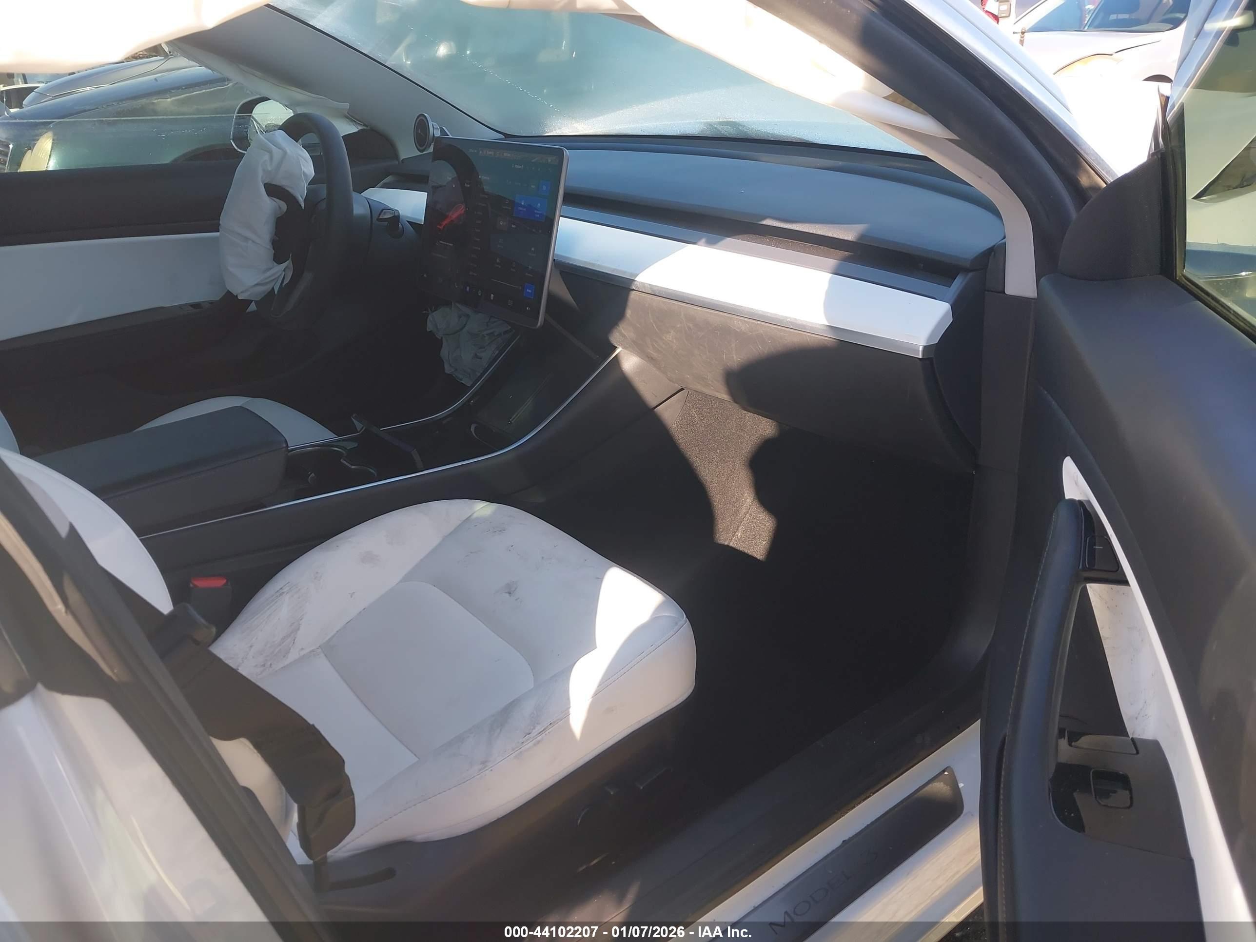 TESLA MODEL image 5