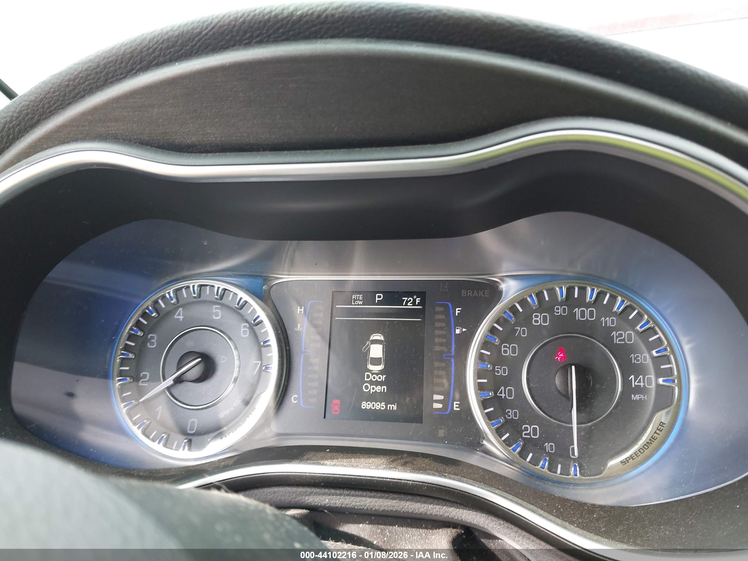 CHRYSLER 200 image 7