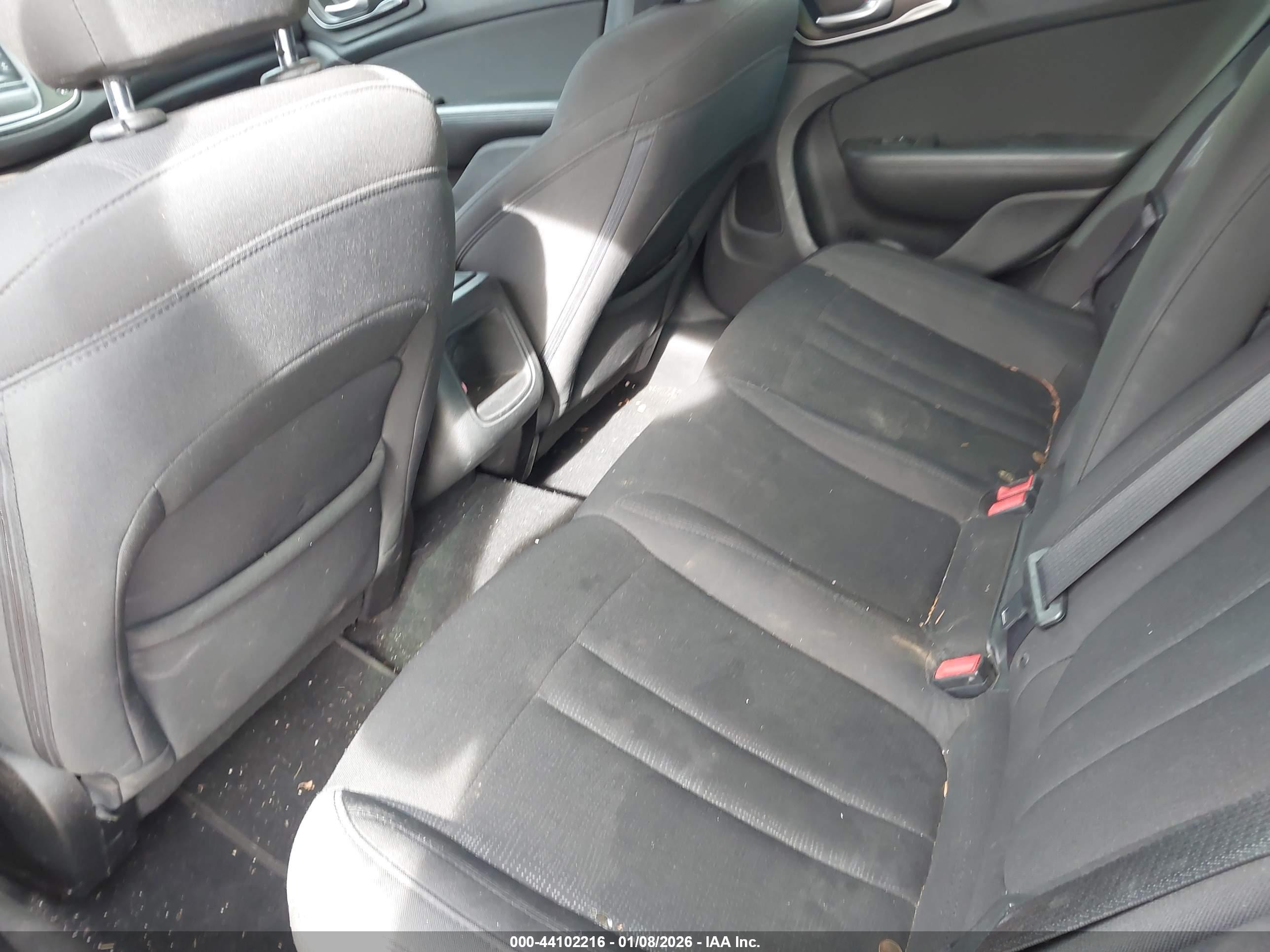 CHRYSLER 200 image 8