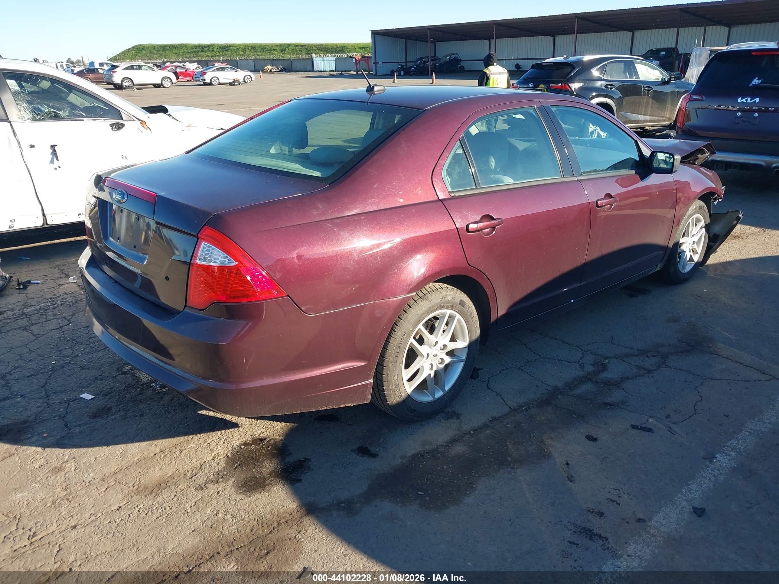 FORD FUSION image 4