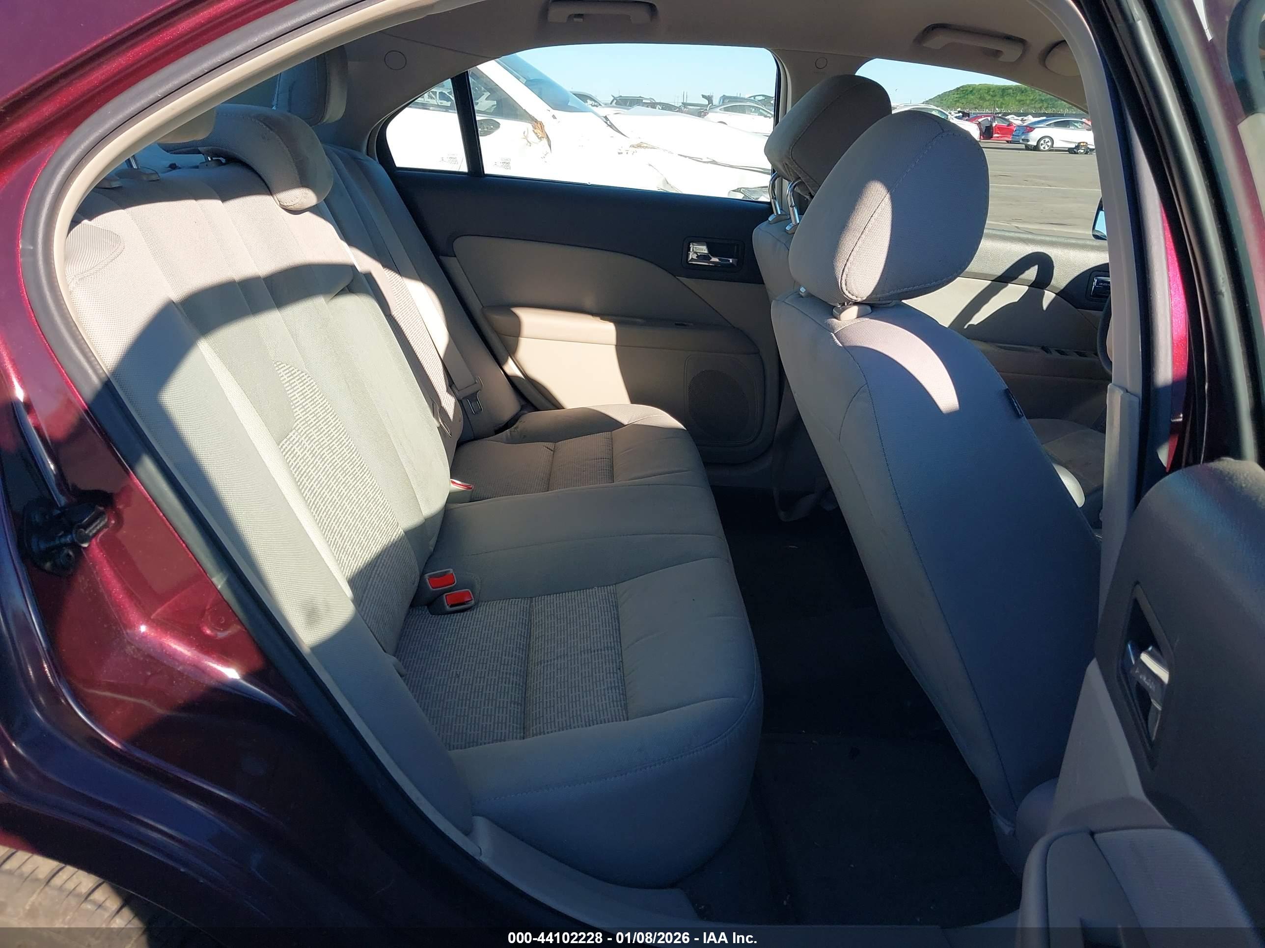 FORD FUSION image 8