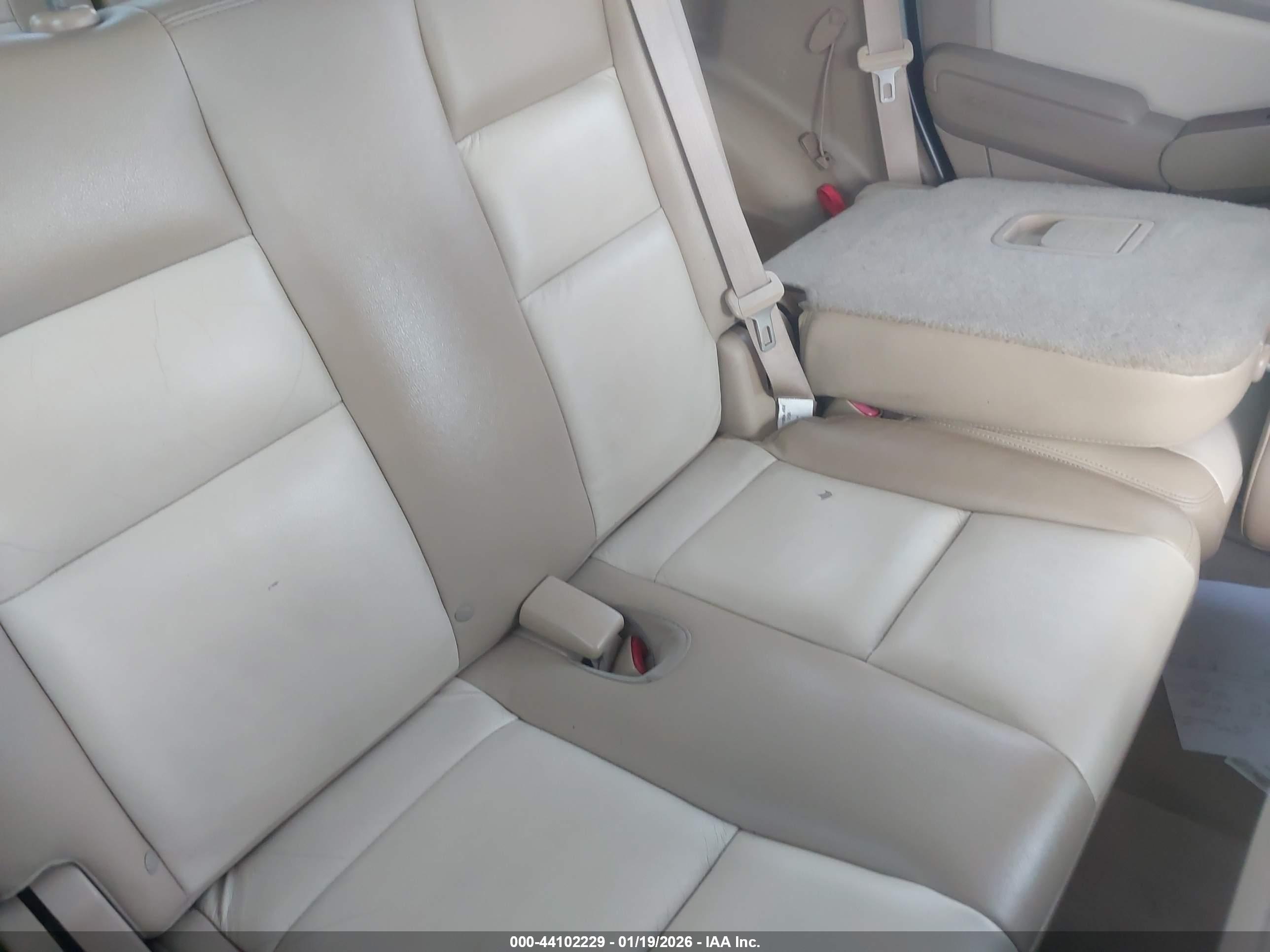FORD EXPLORER image 8