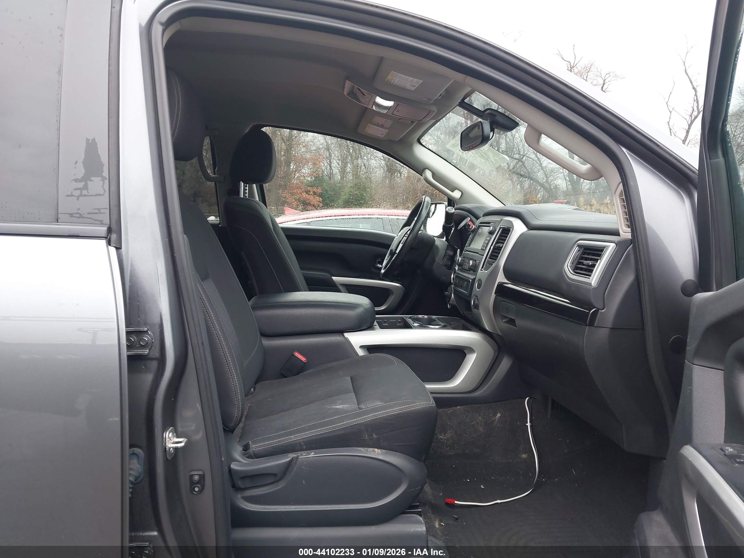 NISSAN TITAN image 5
