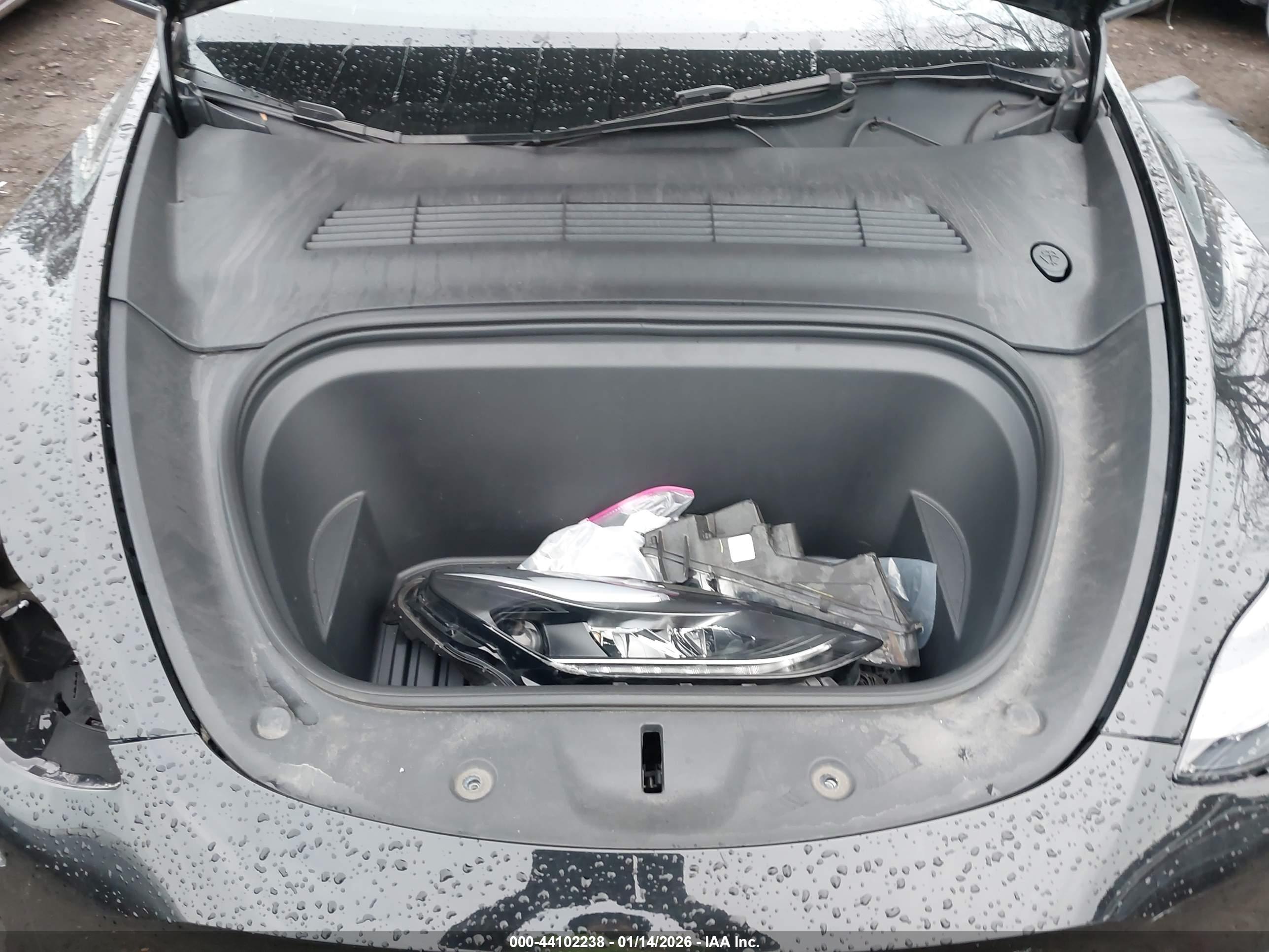 TESLA MODEL image 10