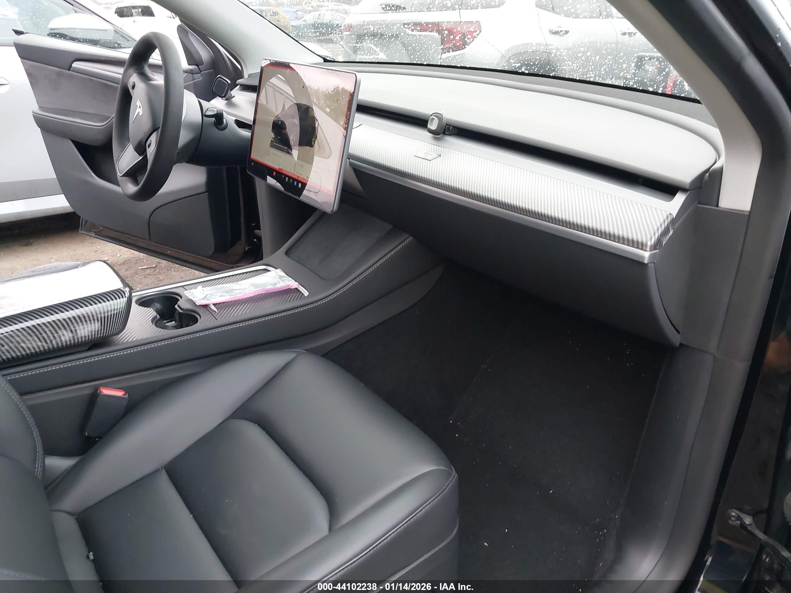 TESLA MODEL image 5