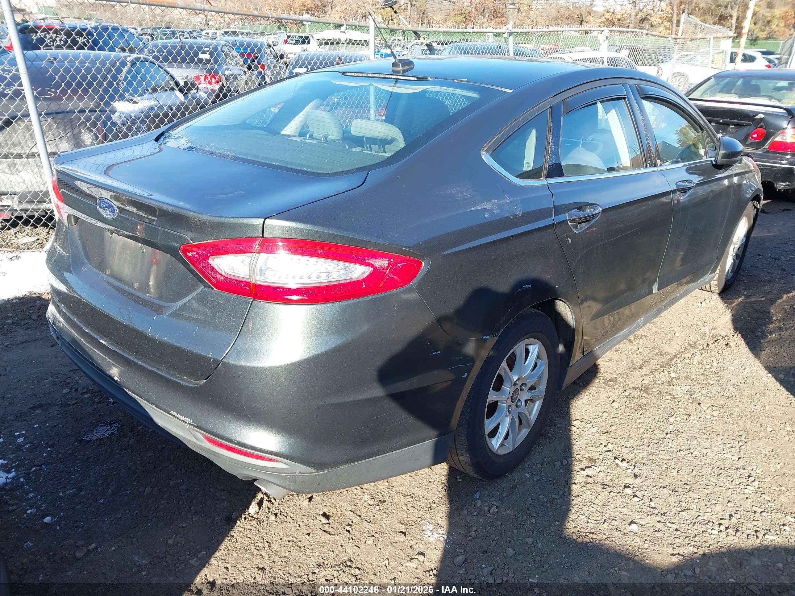 FORD FUSION image 4
