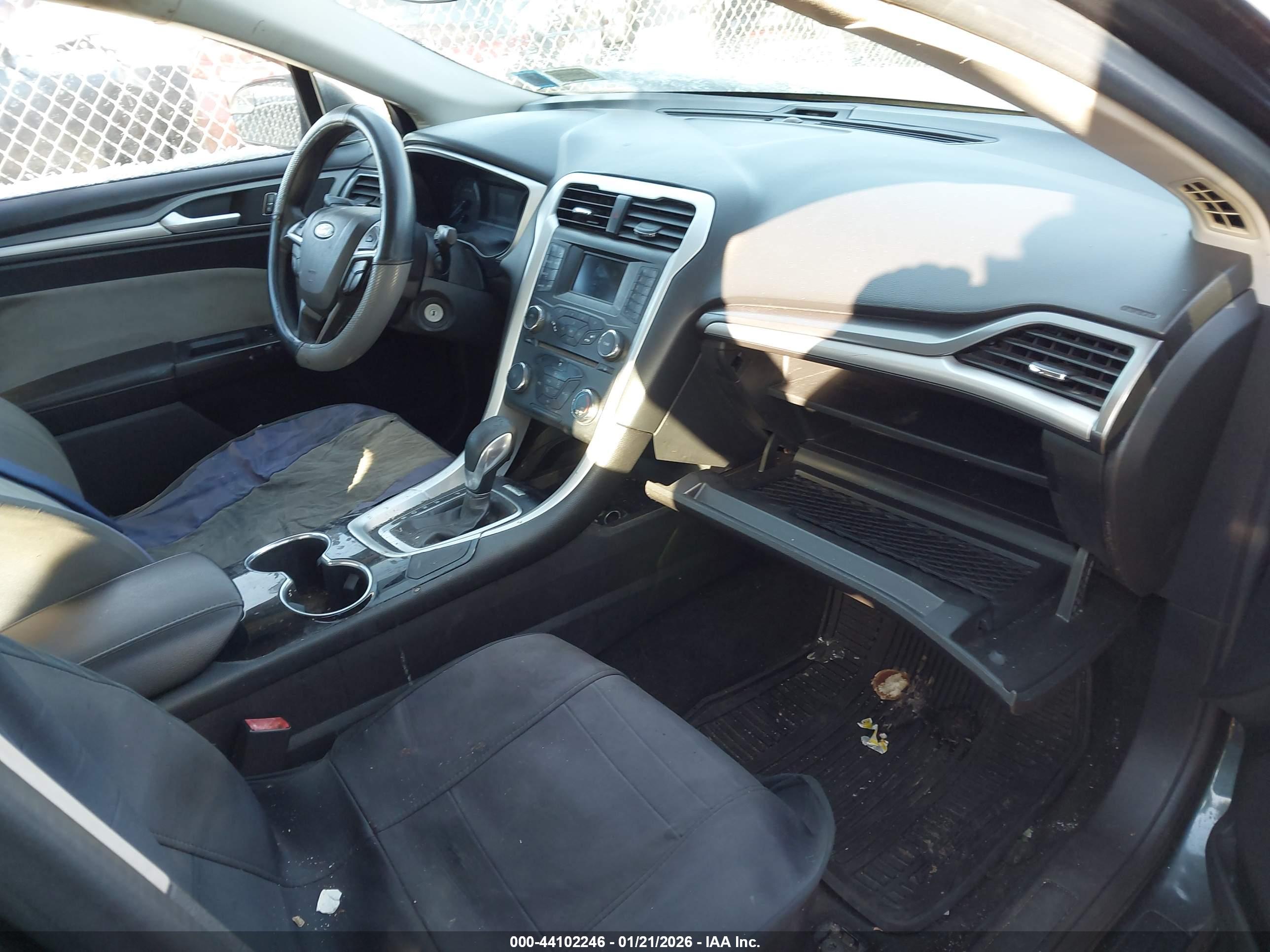 FORD FUSION image 5