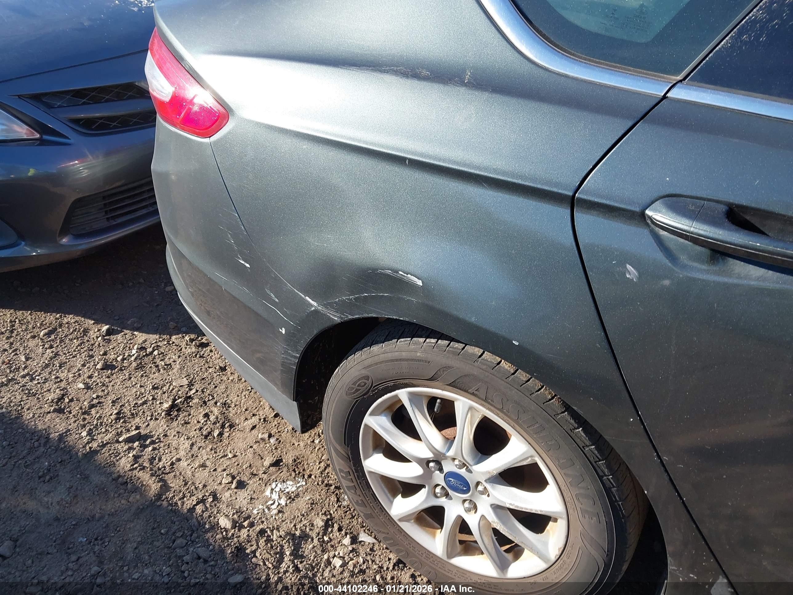 FORD FUSION image 6