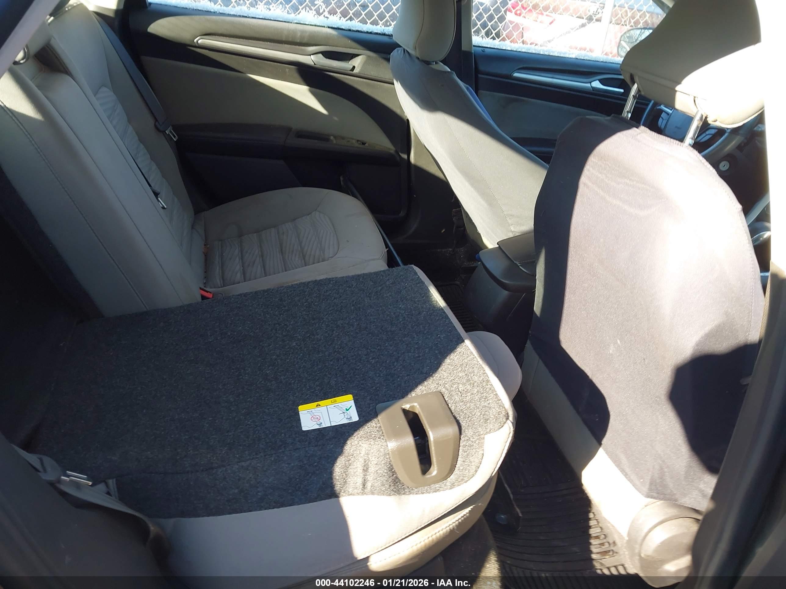 FORD FUSION image 8