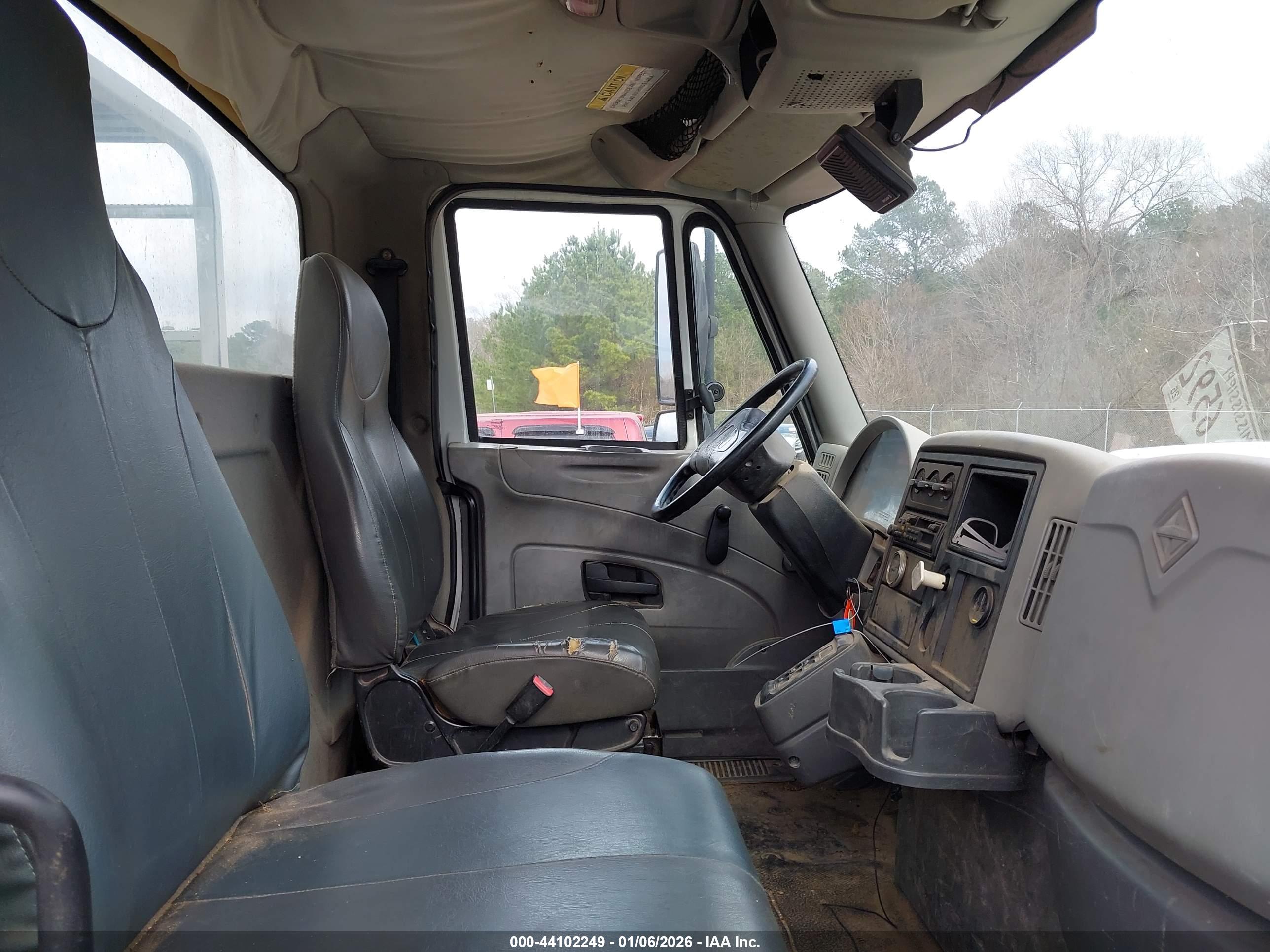 INTERNATIONAL 7000 image 8