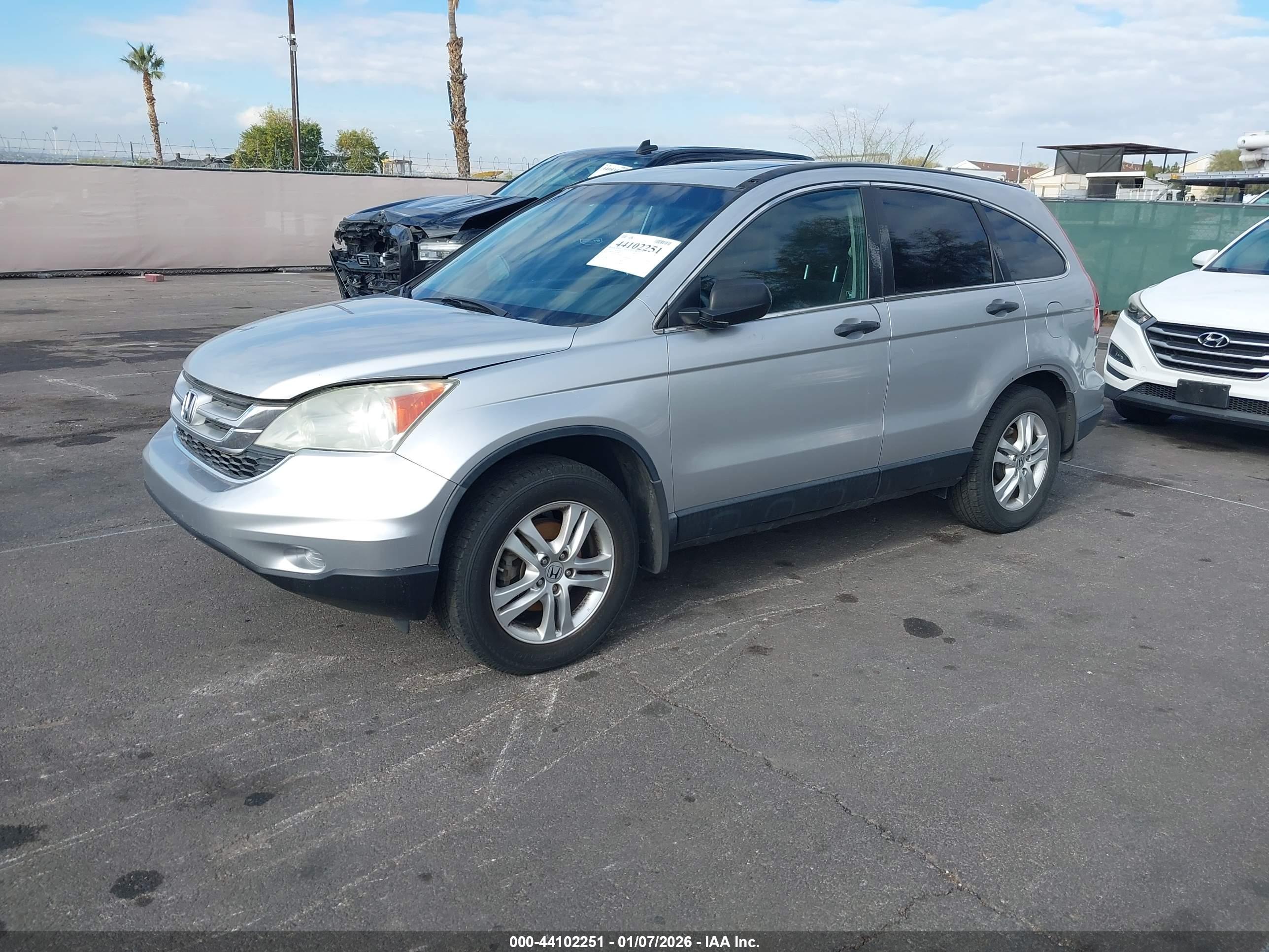 HONDA CR-V image 2
