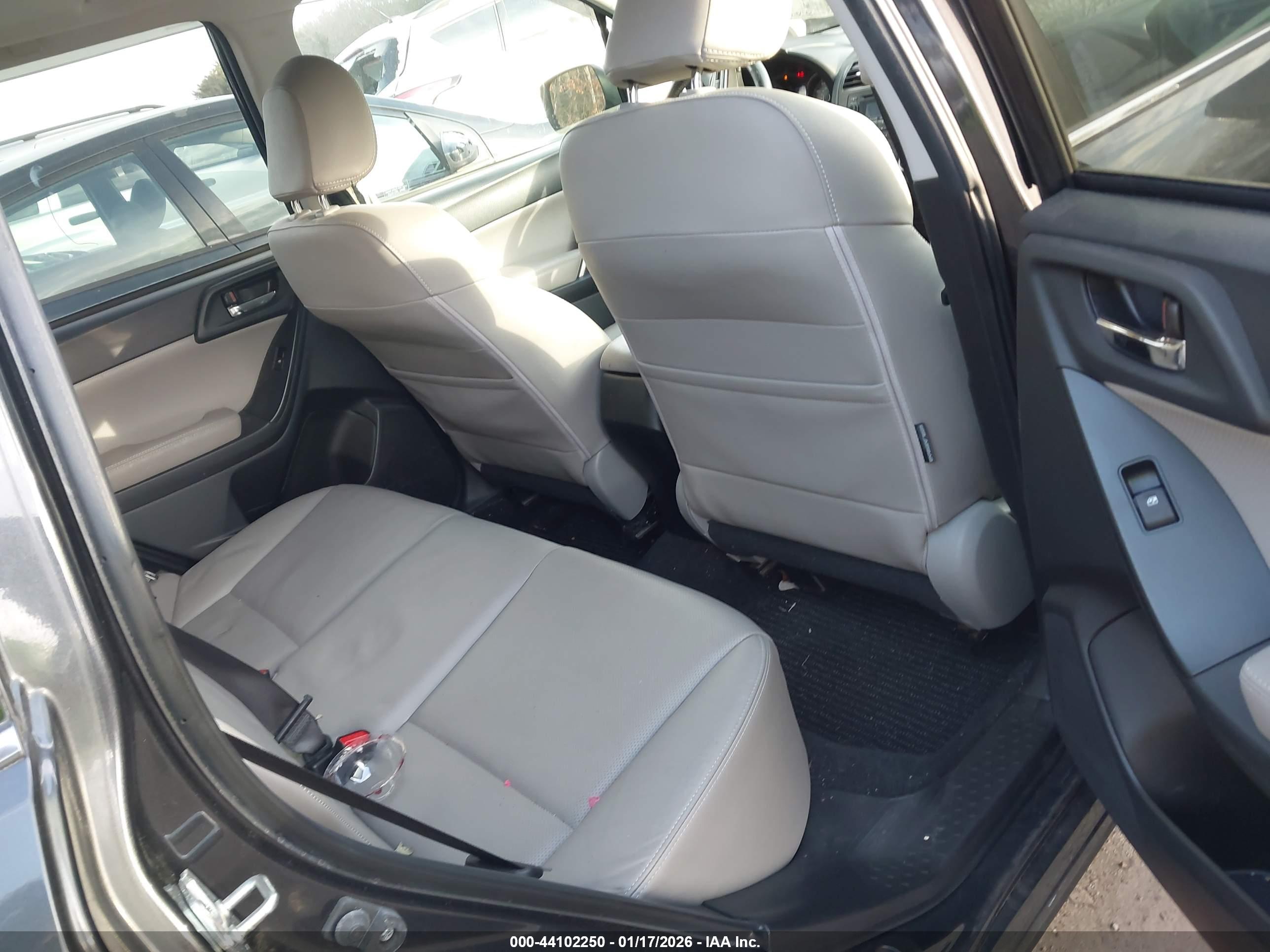 SUBARU FORESTER image 8