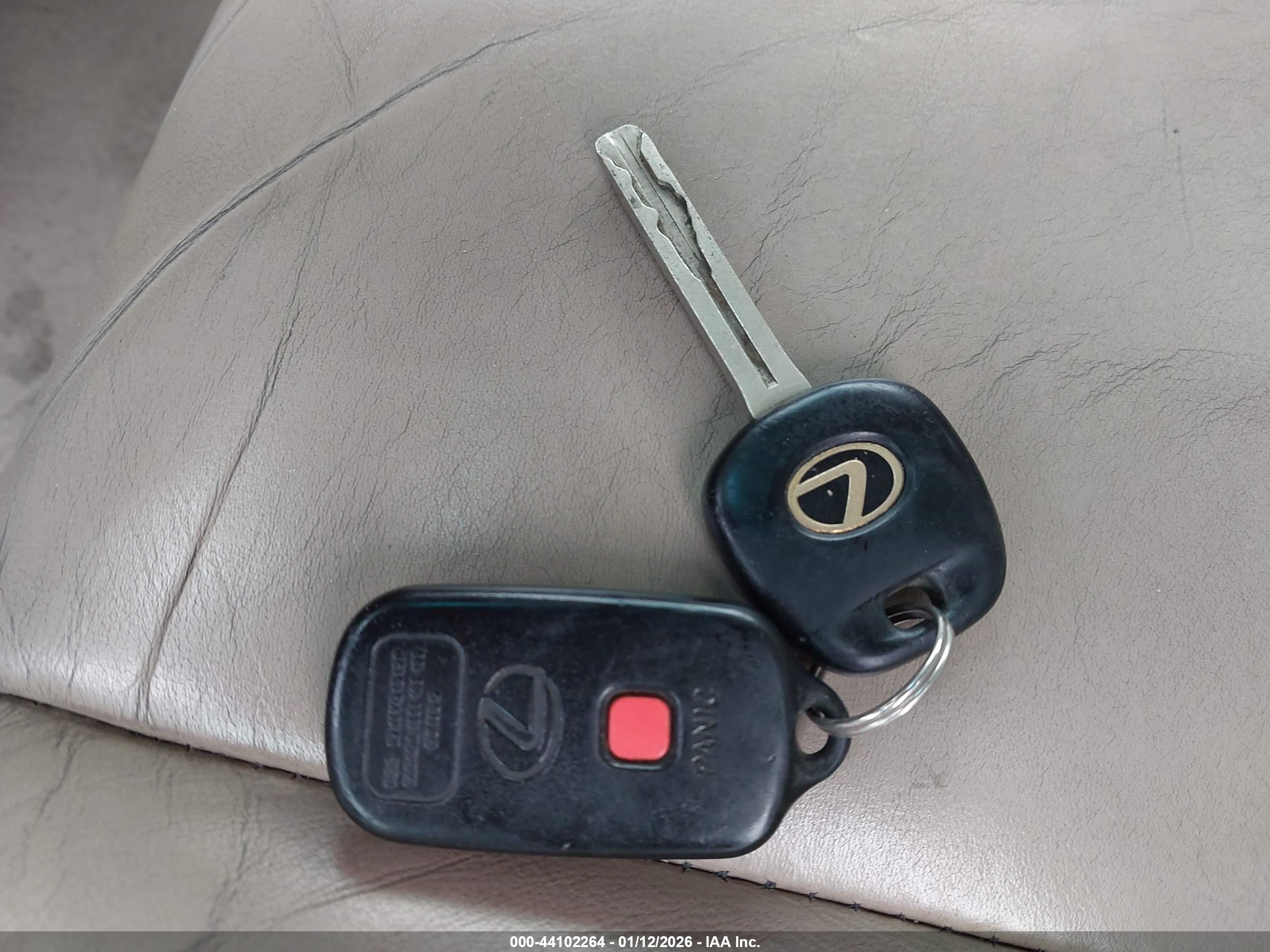 LEXUS ES image 11