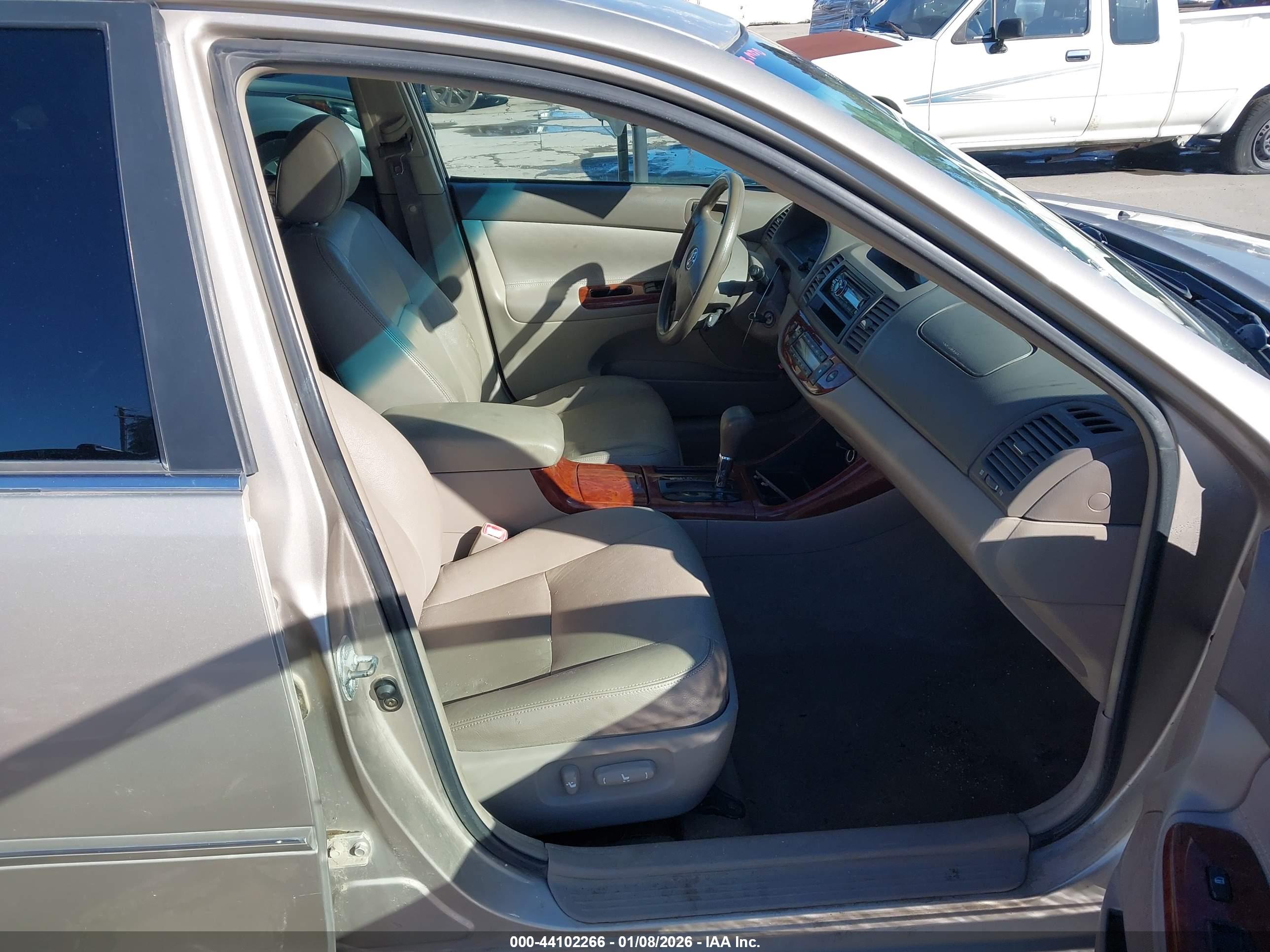 TOYOTA CAMRY image 5