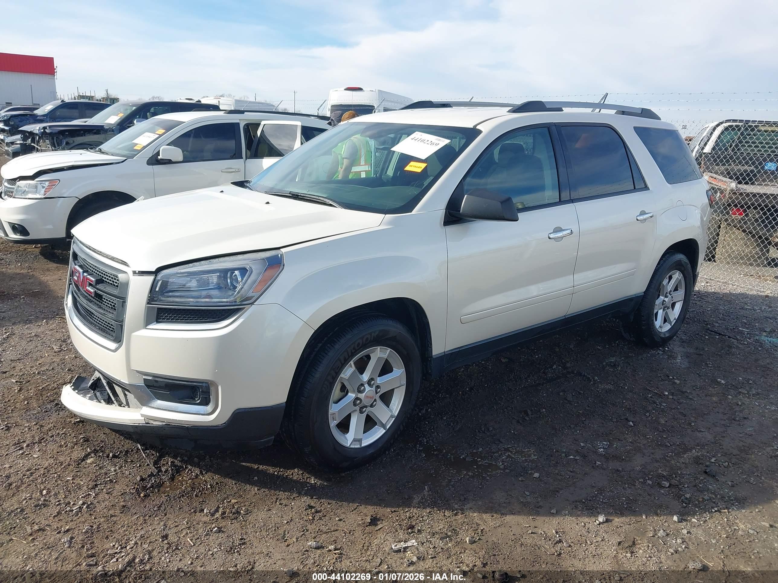GMC ACADIA image 2