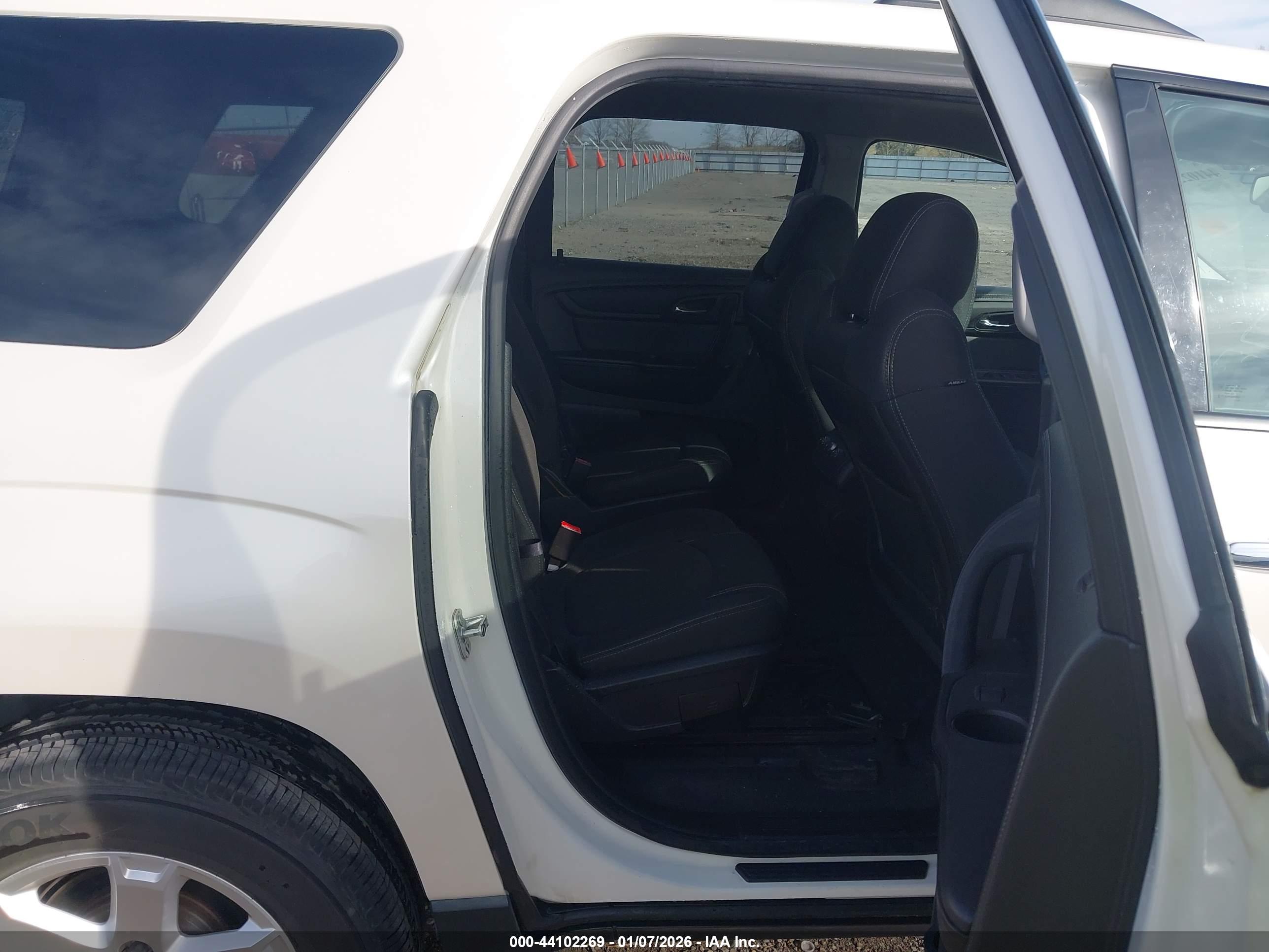 GMC ACADIA image 8