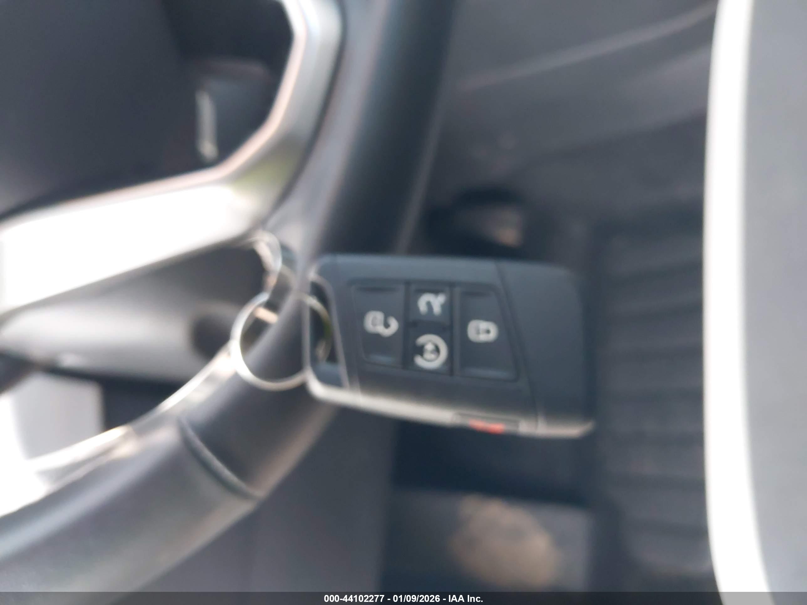 VOLKSWAGEN TAOS image 11