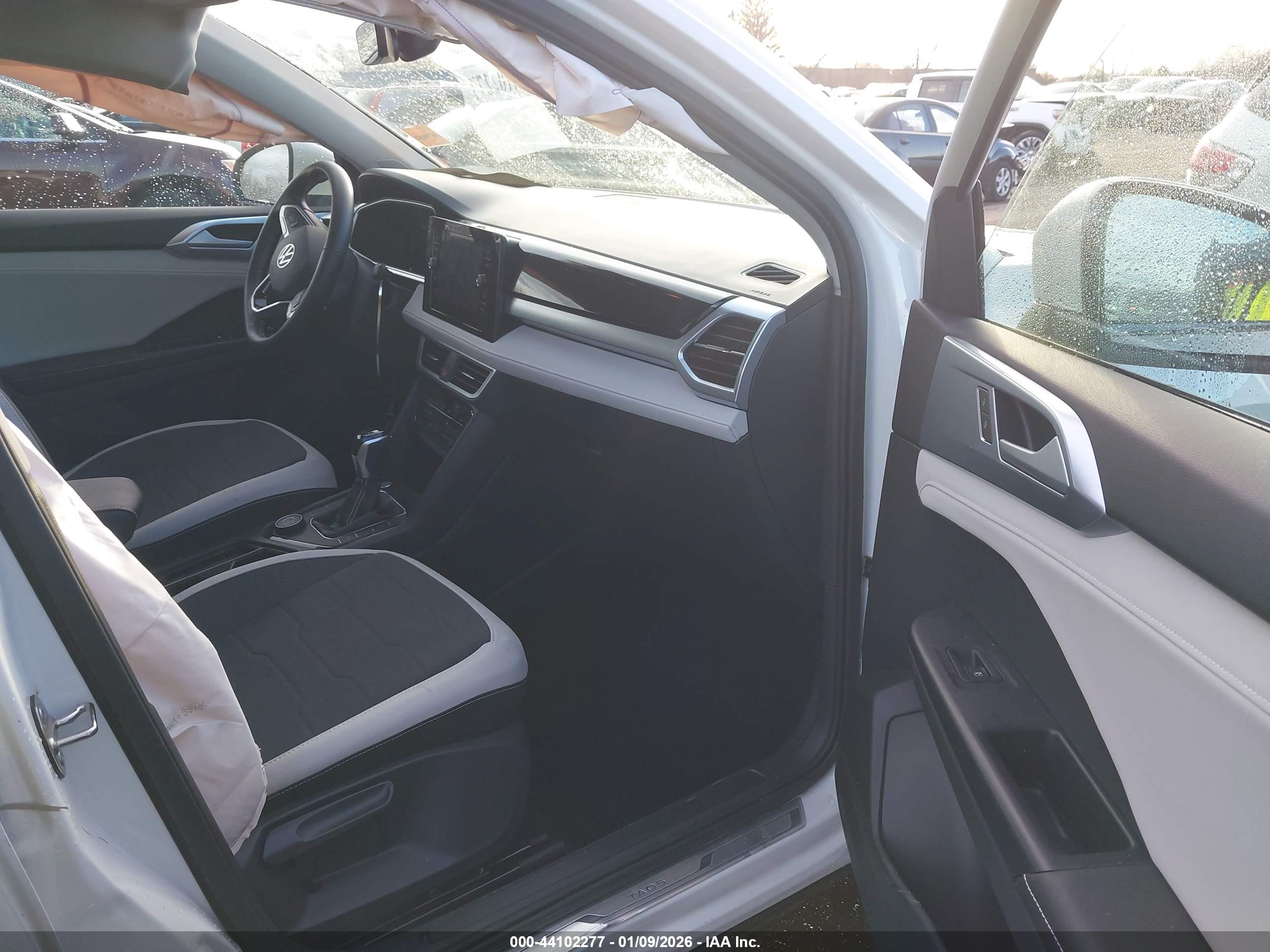 VOLKSWAGEN TAOS image 5
