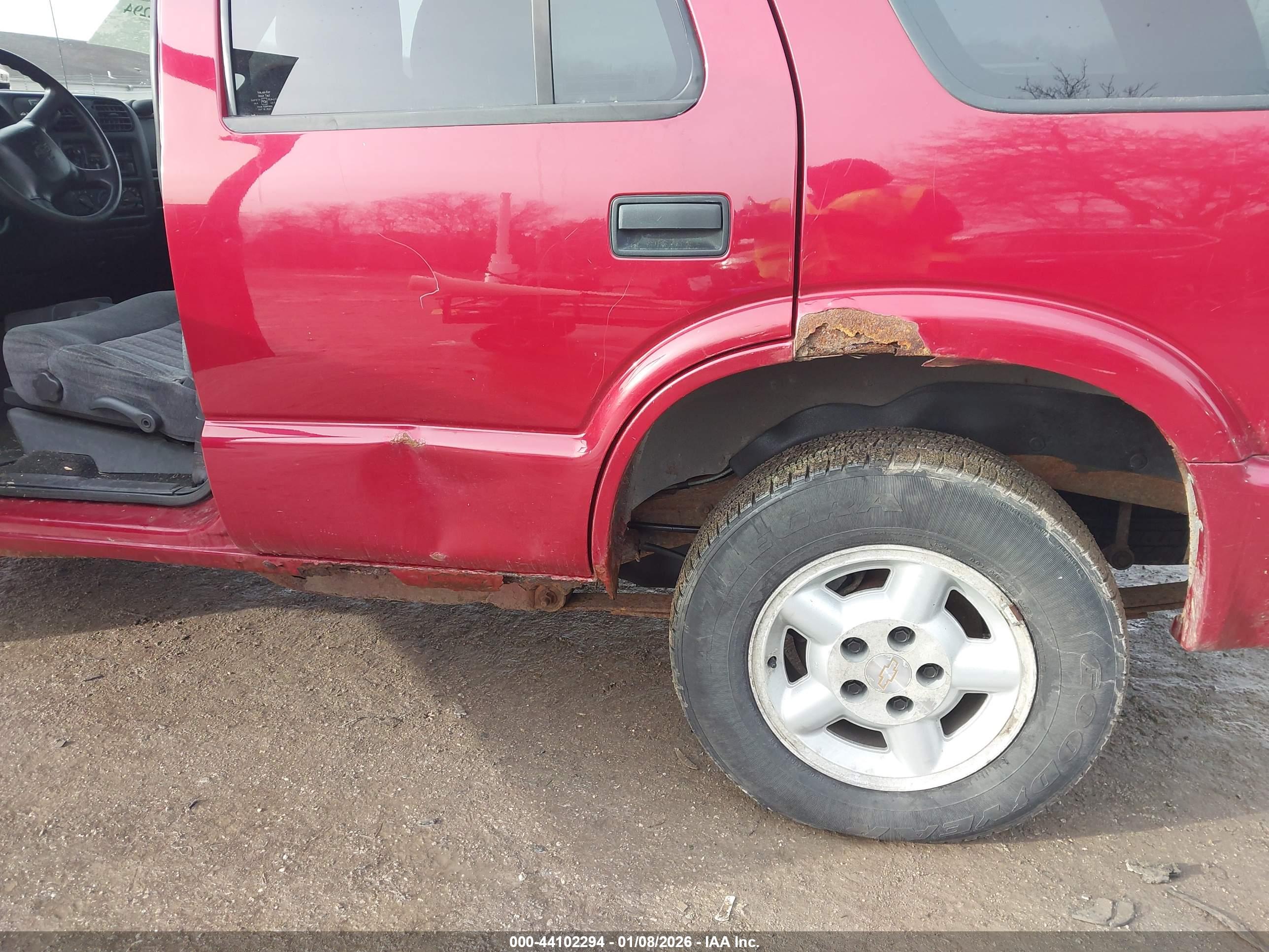 CHEVROLET BLAZER image 6