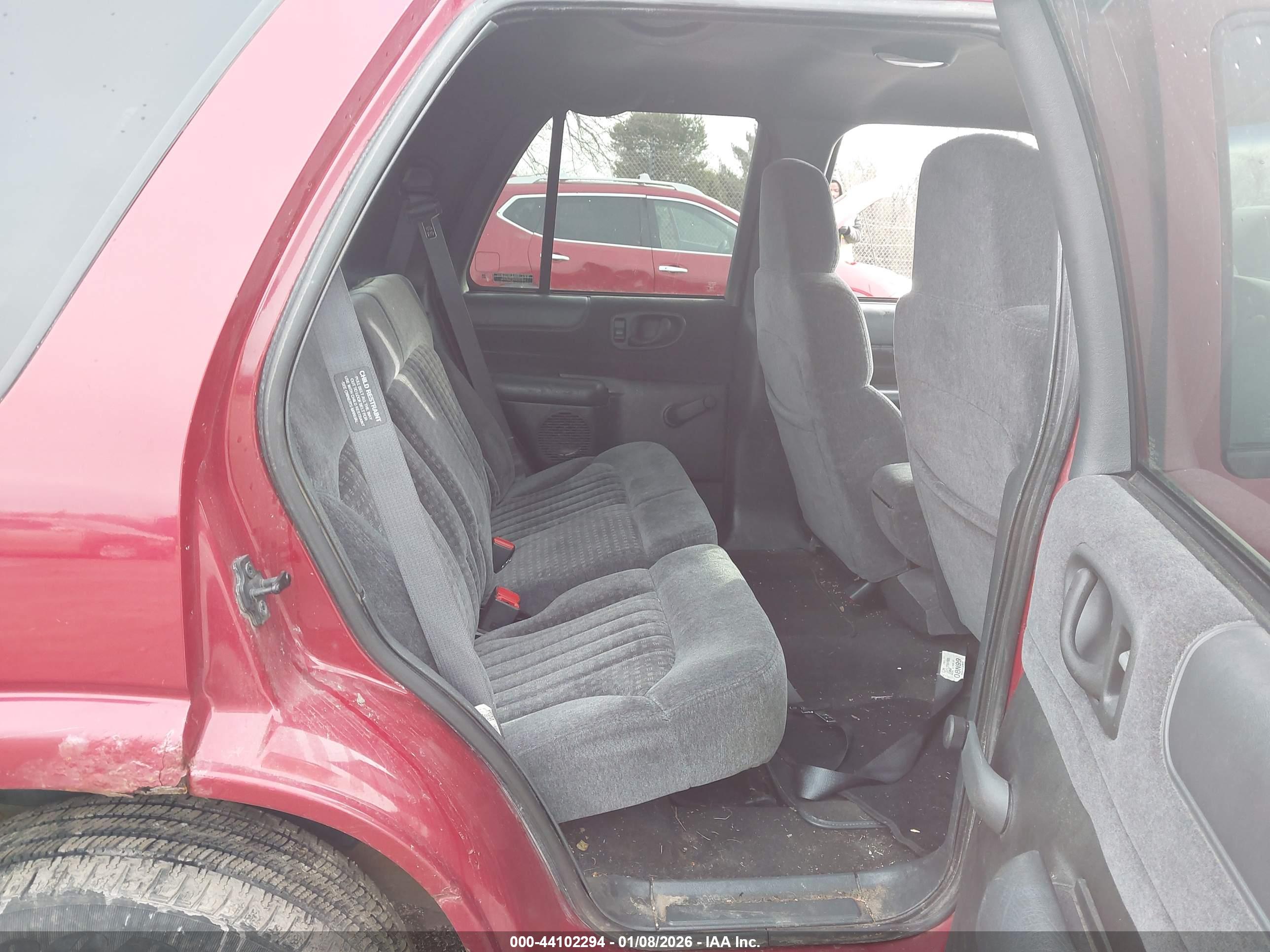 CHEVROLET BLAZER image 8