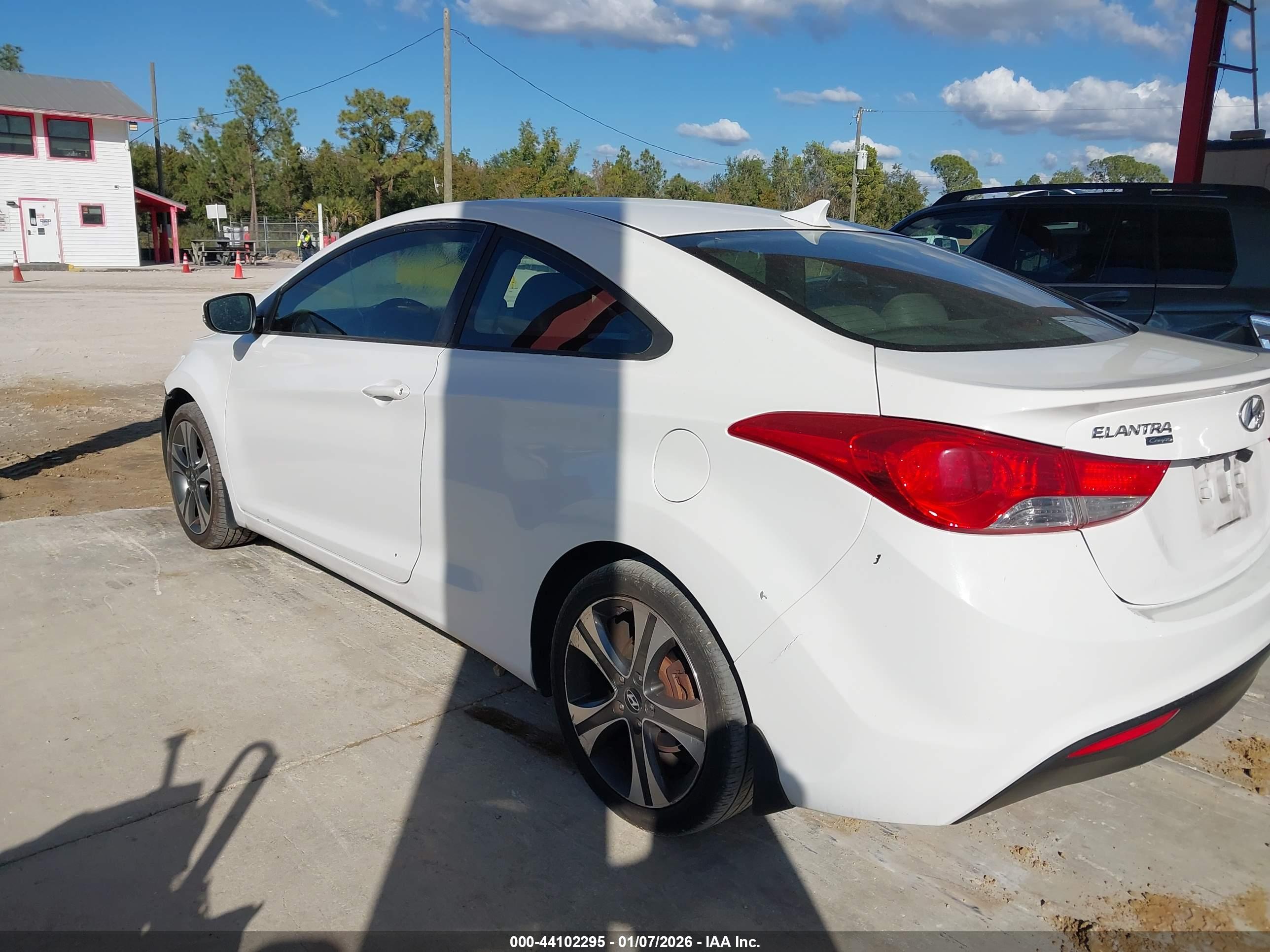 HYUNDAI ELANTRA image 3