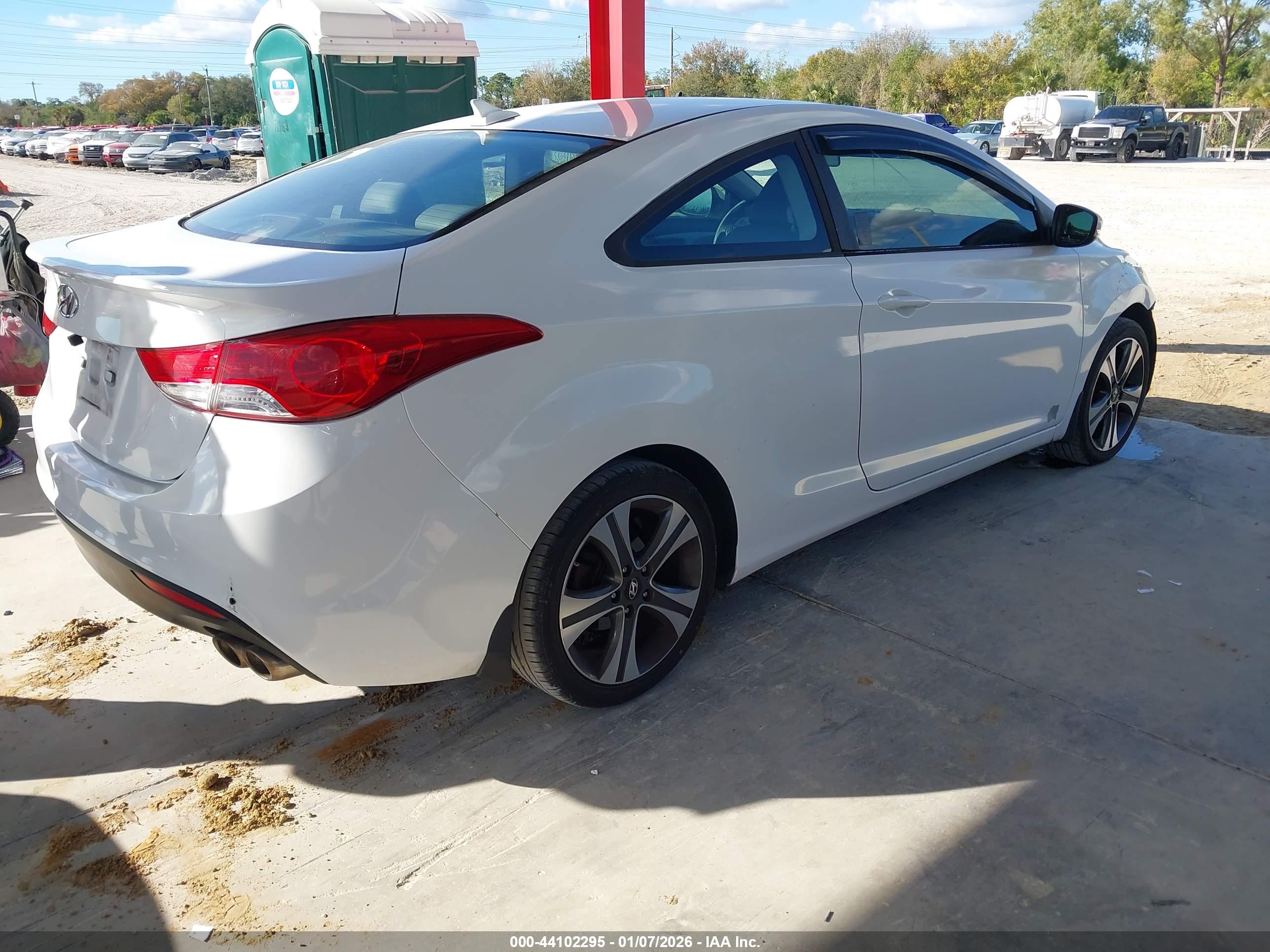 HYUNDAI ELANTRA image 4