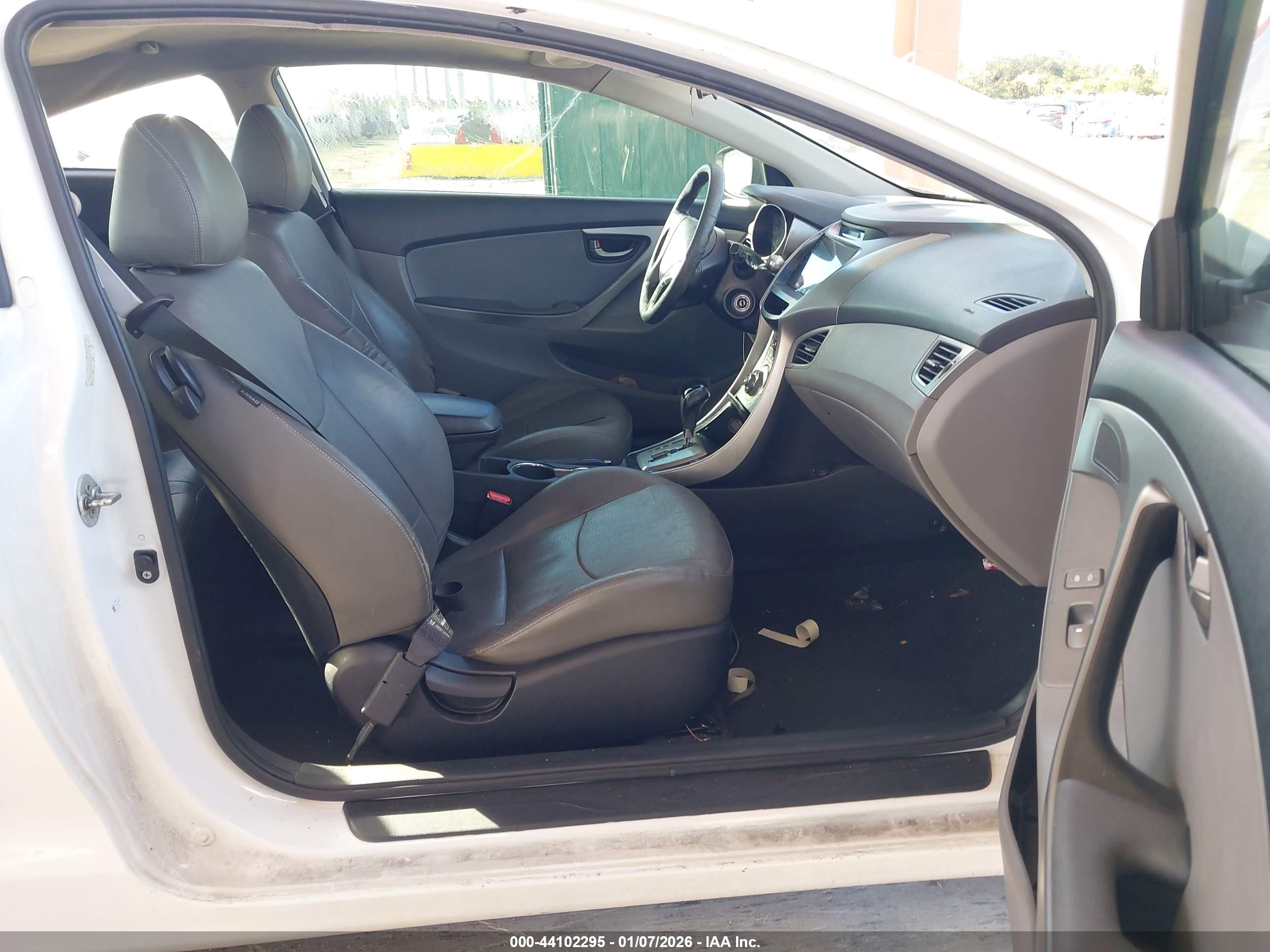 HYUNDAI ELANTRA image 5