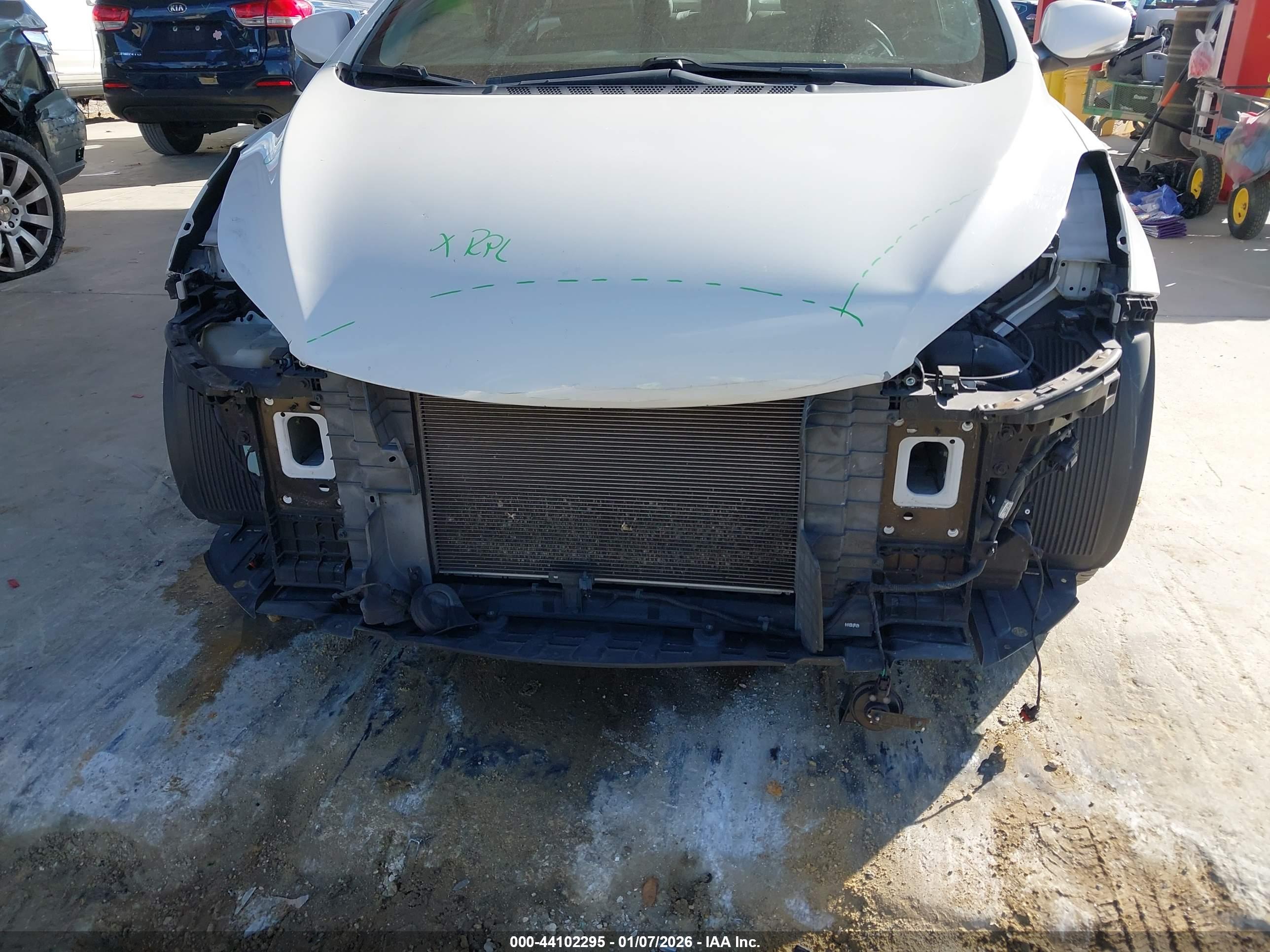 HYUNDAI ELANTRA image 6