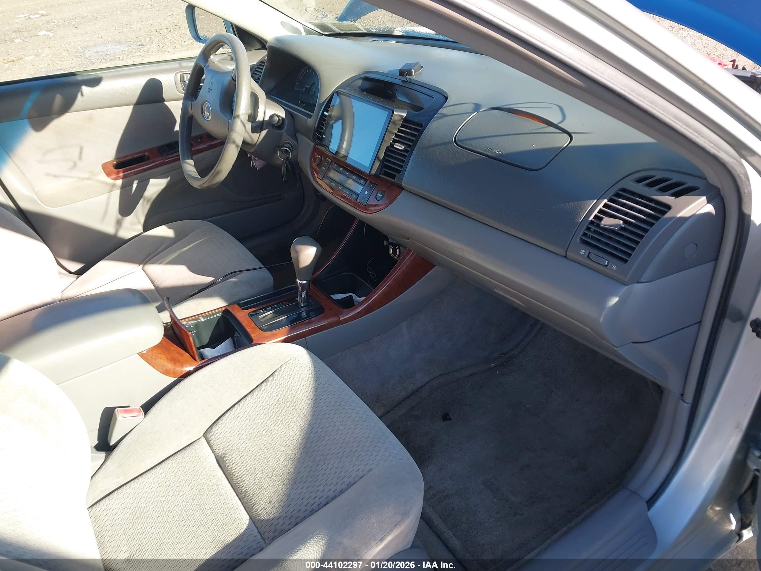 TOYOTA CAMRY image 5