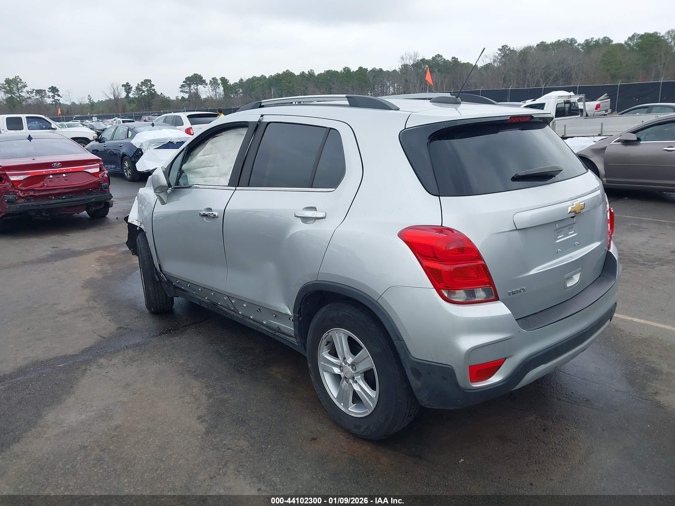 CHEVROLET TRAX image 3