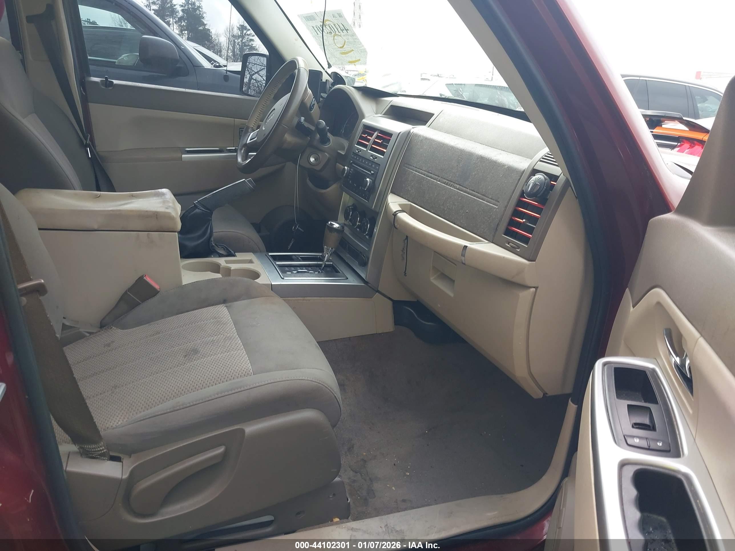JEEP LIBERTY image 5