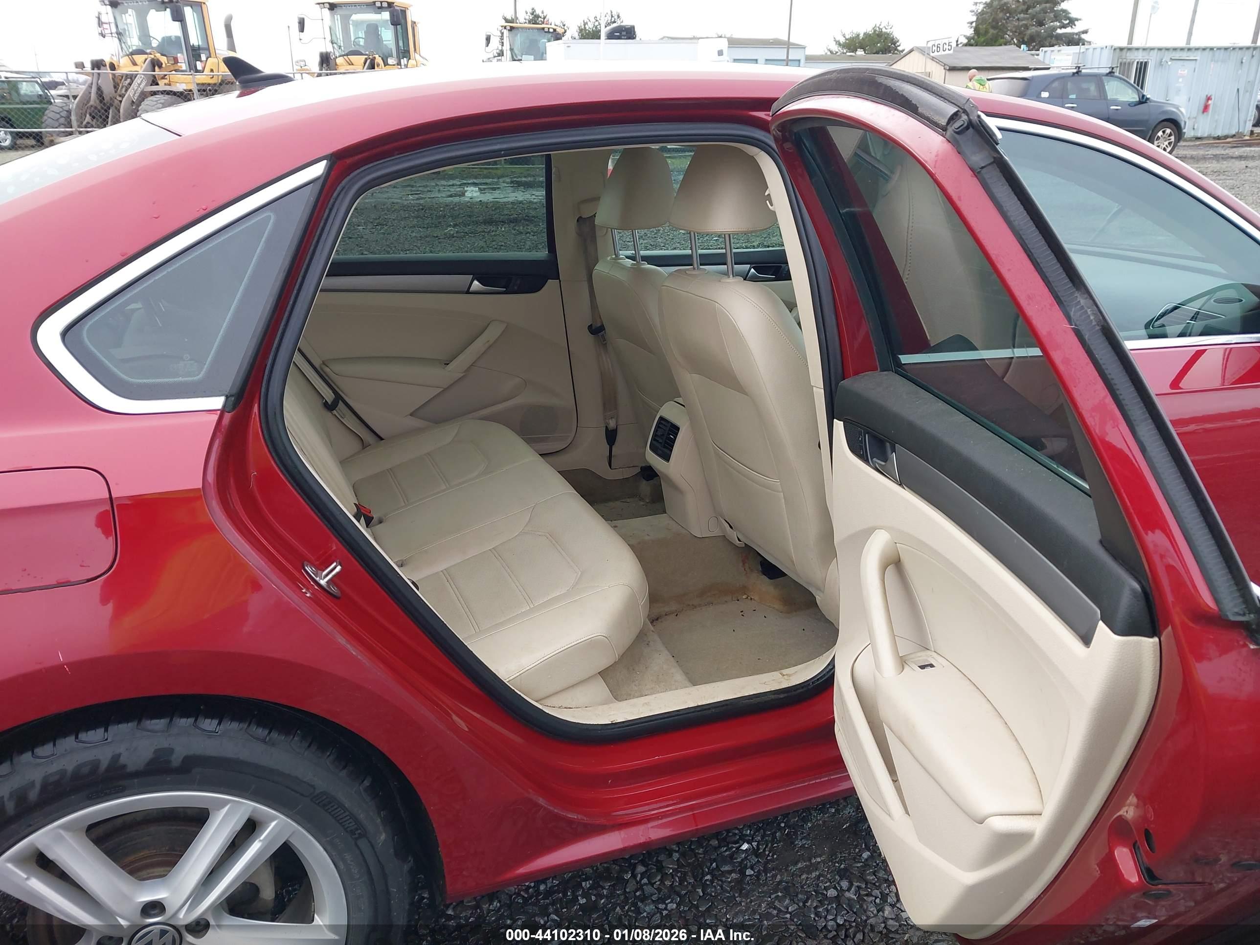 VOLKSWAGEN PASSAT image 8
