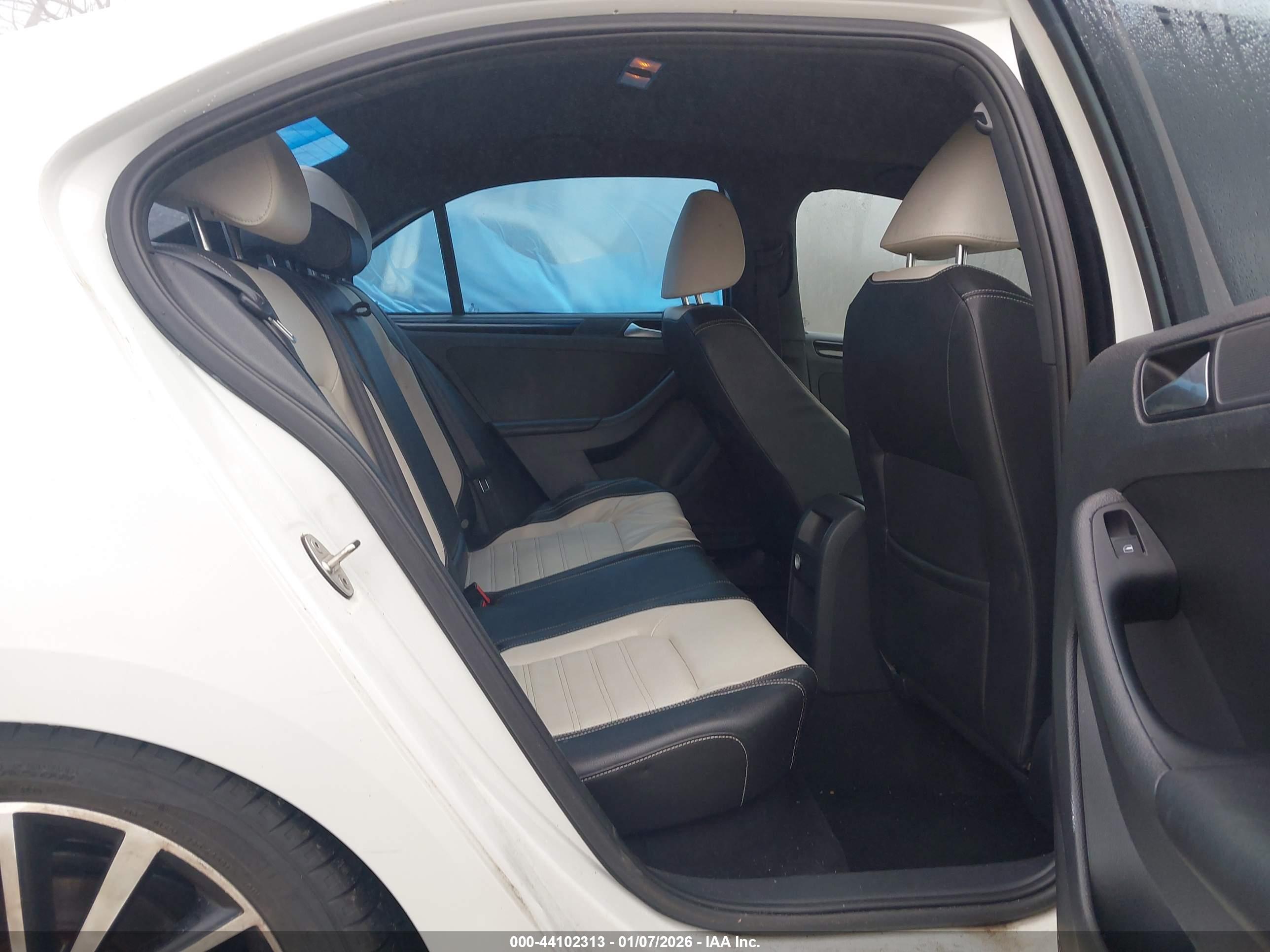 VOLKSWAGEN JETTA image 8