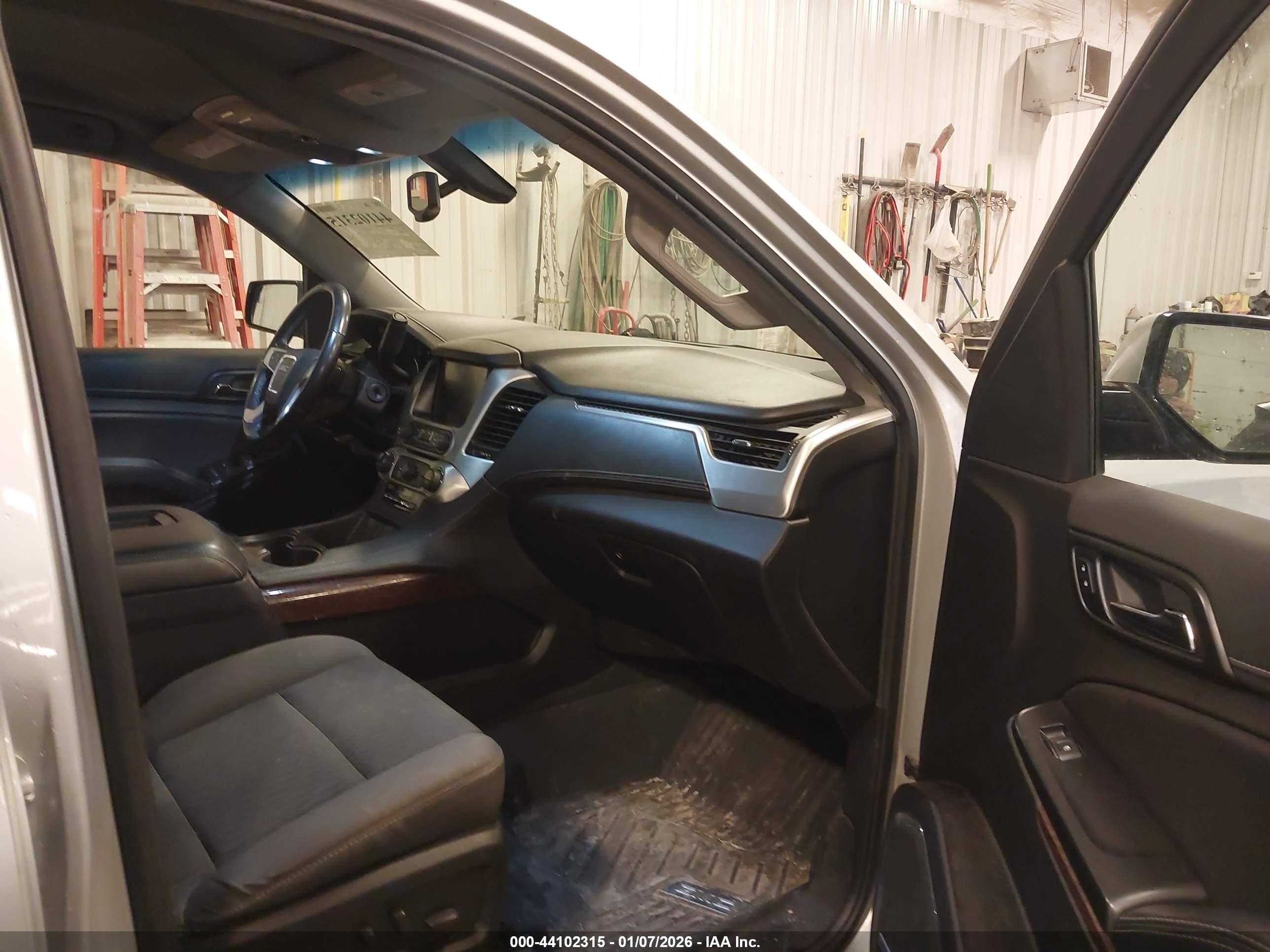 GMC YUKON image 5