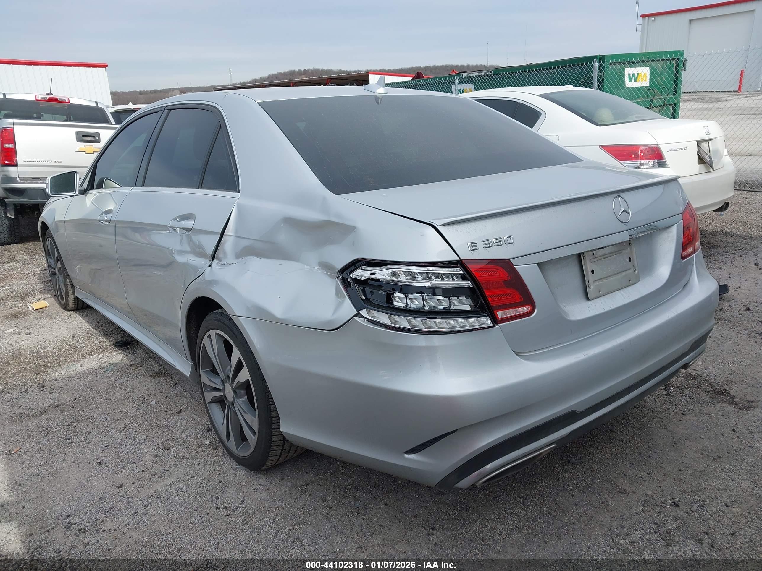 MERCEDES-BENZ E image 3