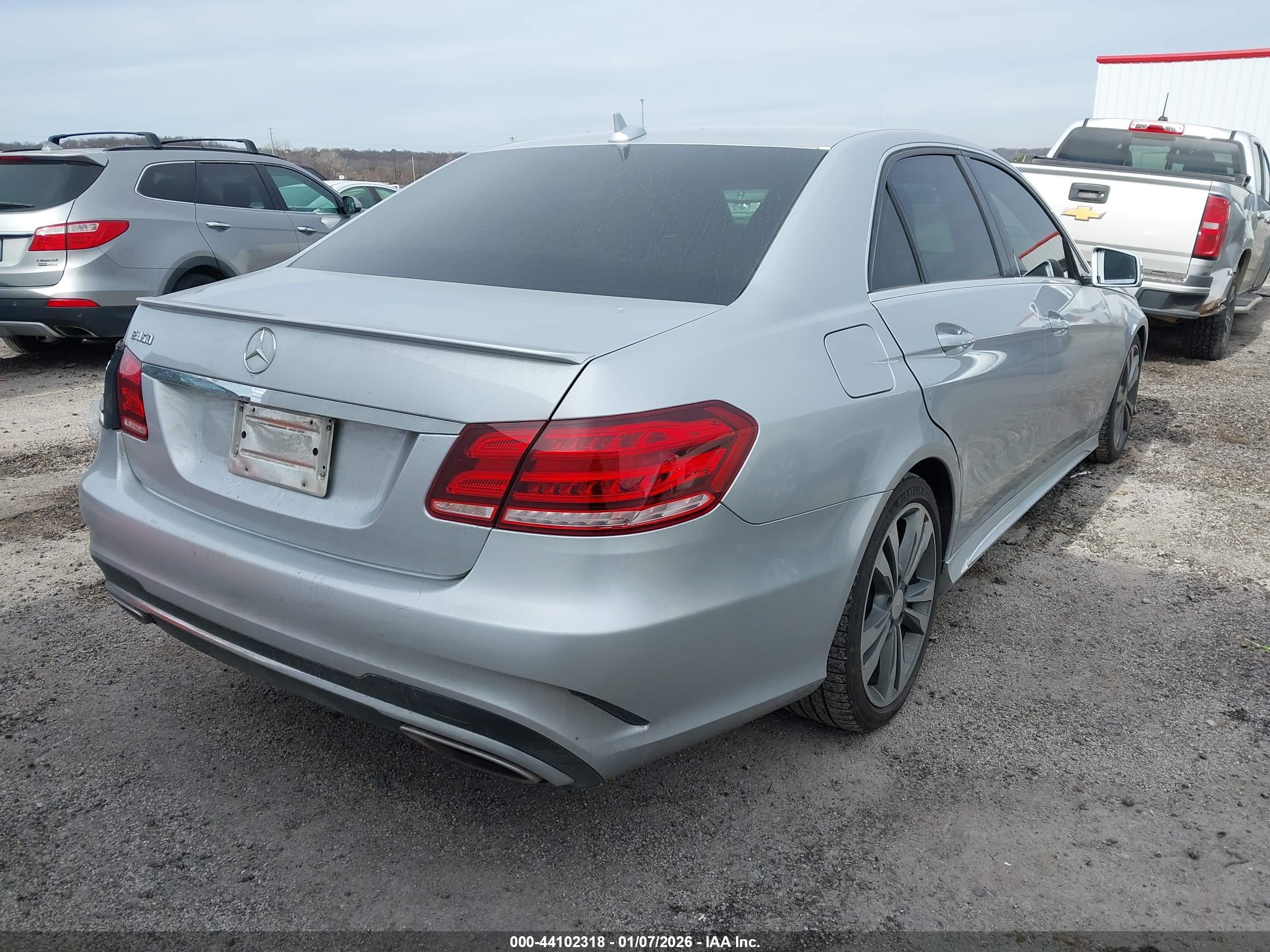 MERCEDES-BENZ E image 4