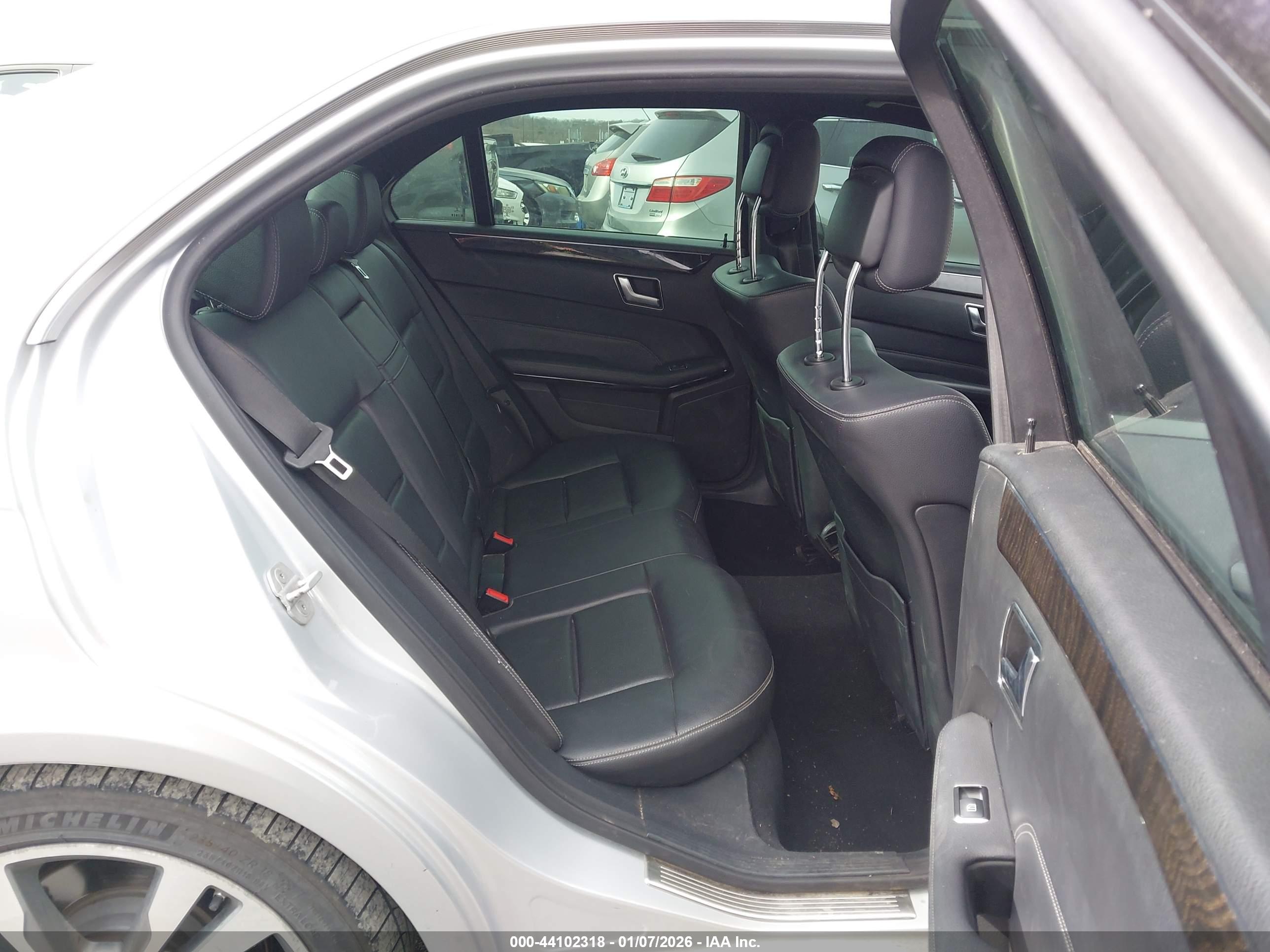 MERCEDES-BENZ E image 8