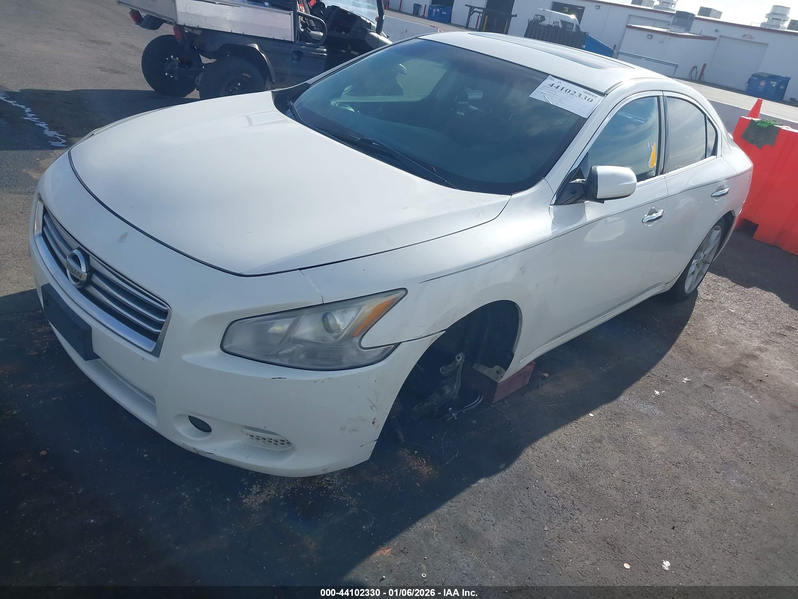 NISSAN MAXIMA image 6
